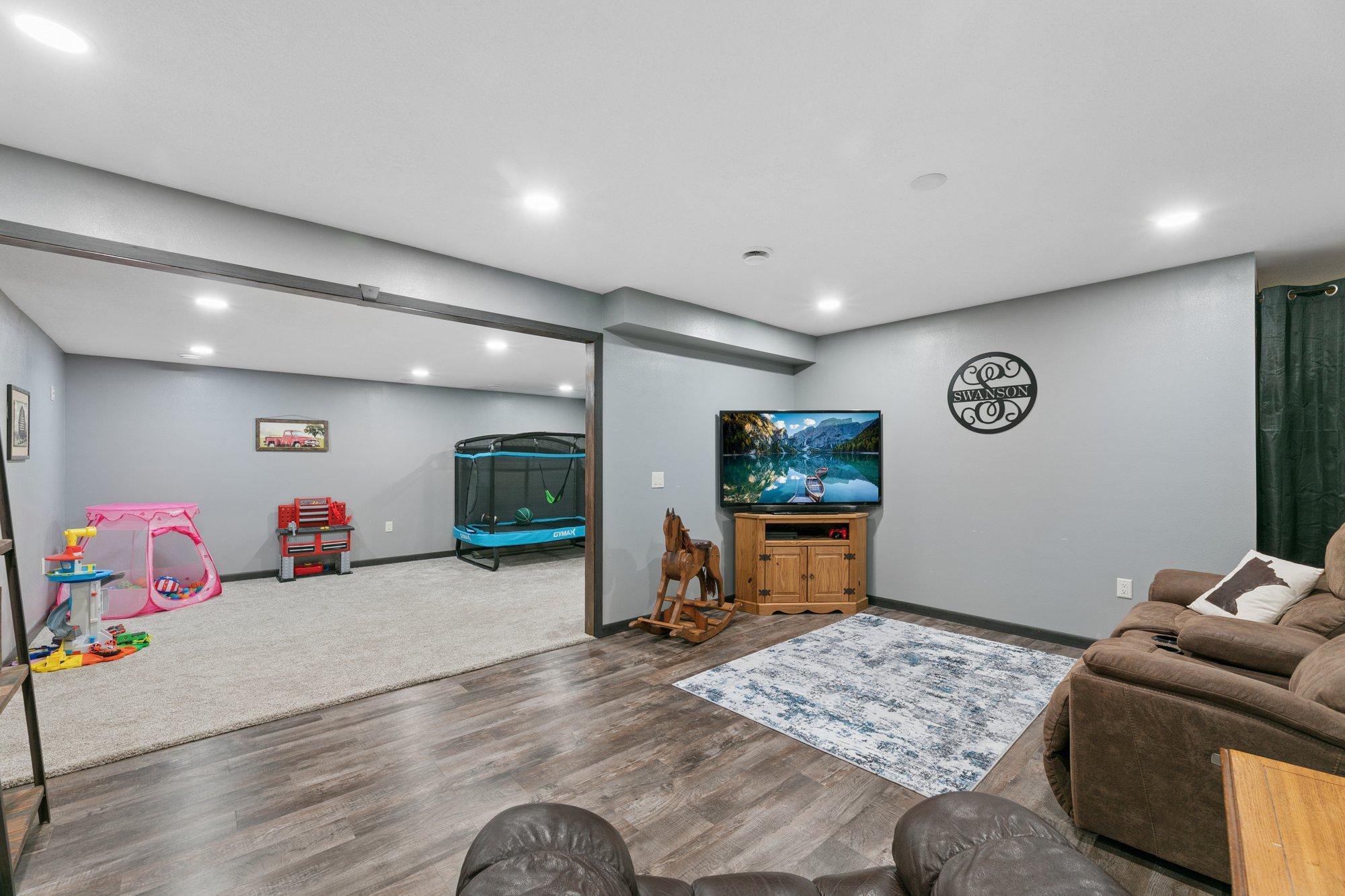 430 9th Street E Property Photo 25