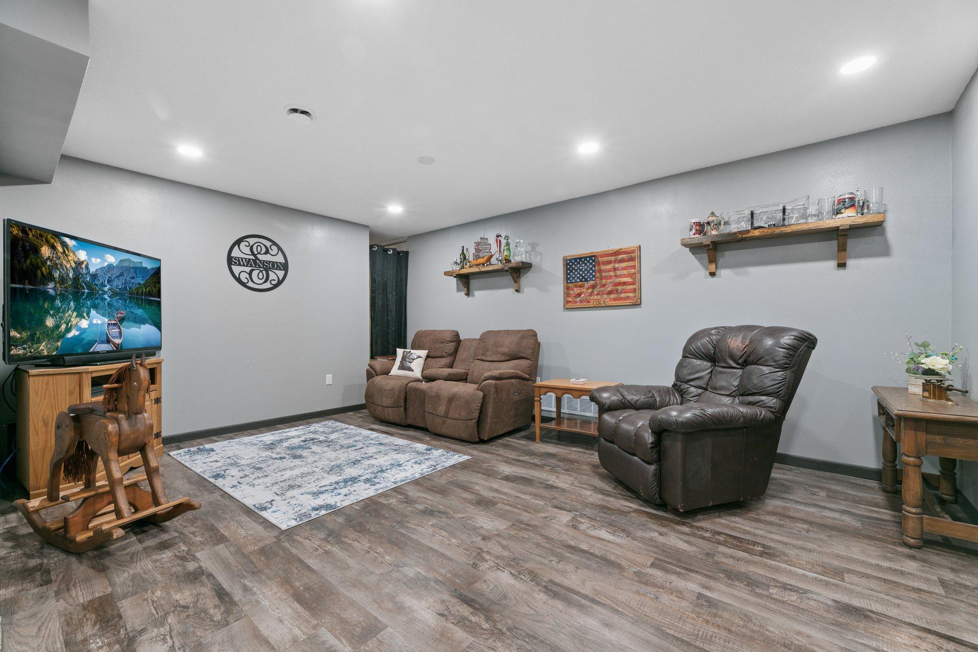 430 9th Street E Property Photo 26
