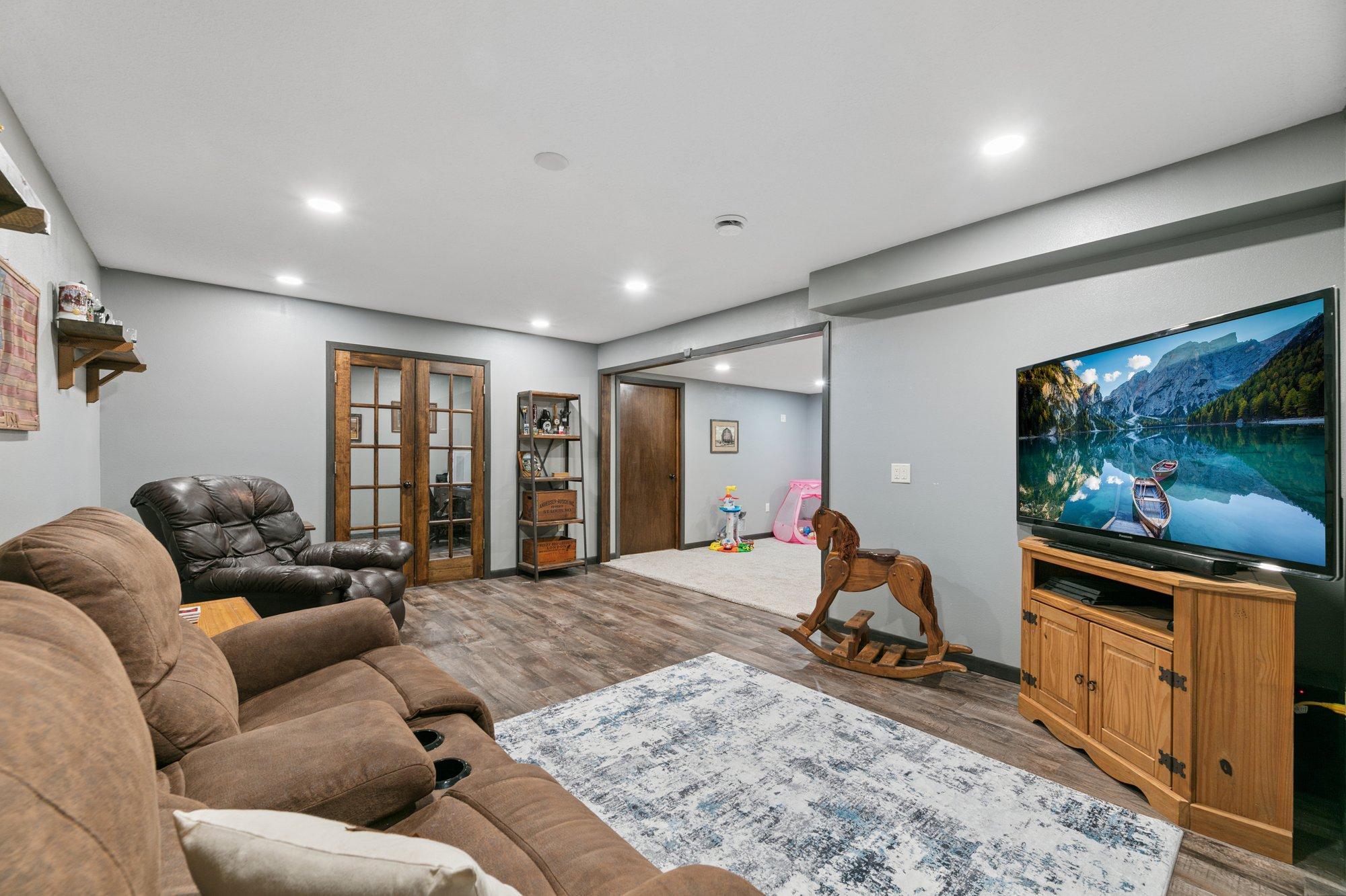 430 9th Street E Property Photo 27