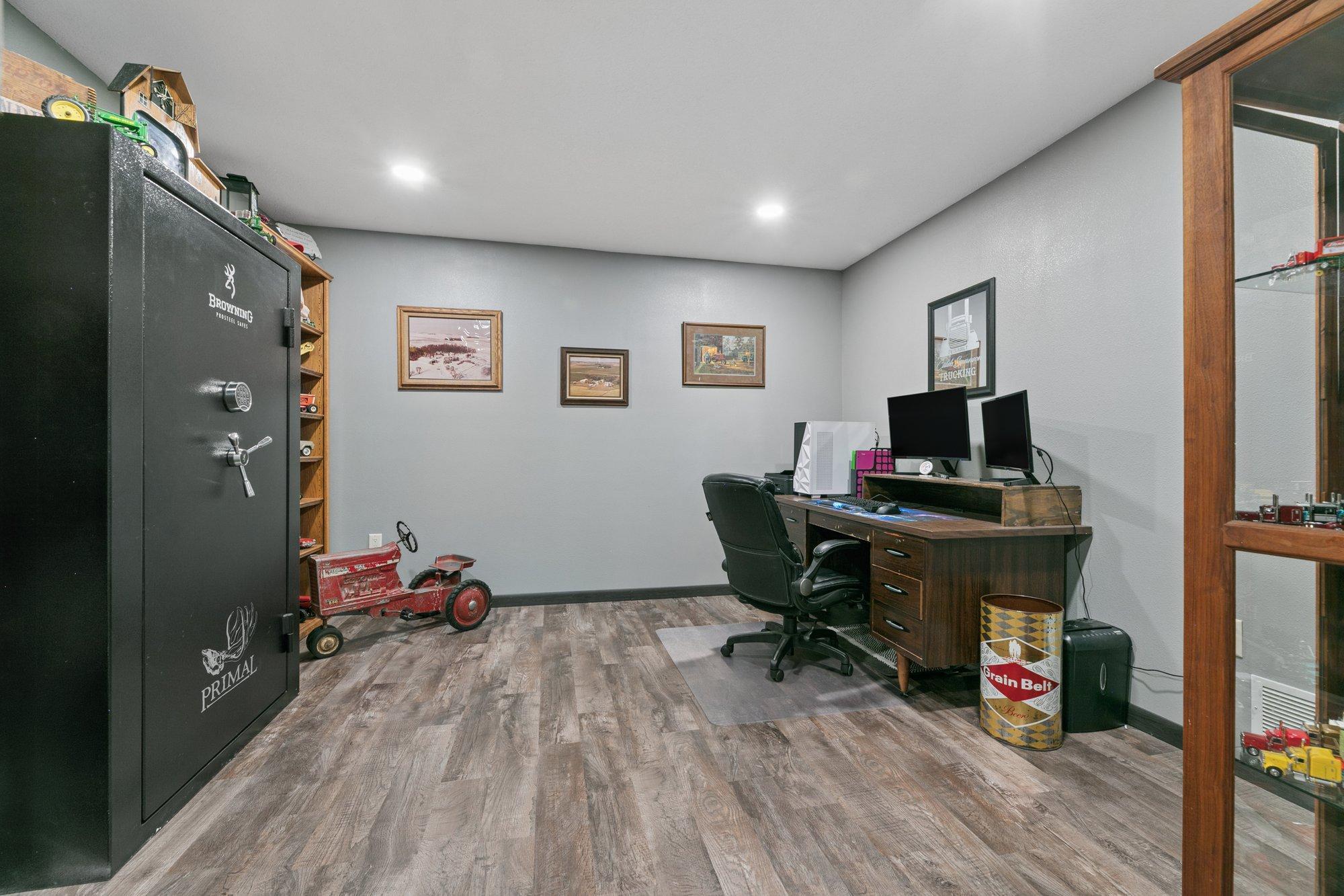 430 9th Street E Property Photo 28