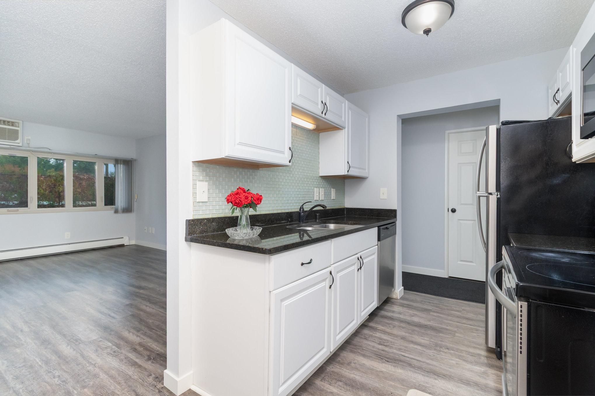4351 Parklawn Avenue 7e Property Photo 4