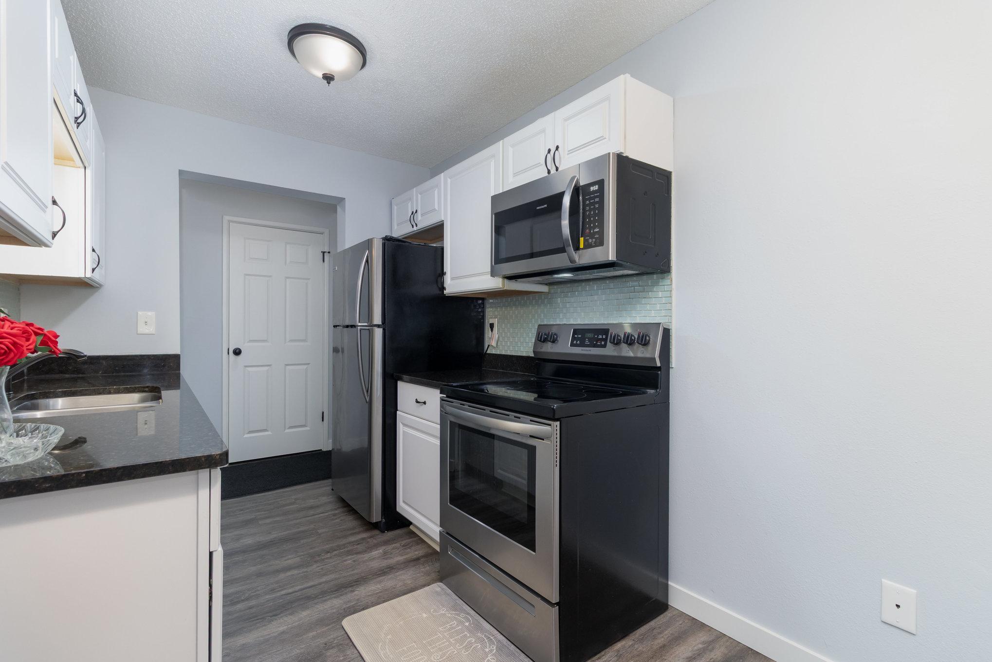4351 Parklawn Avenue 7e Property Photo 6