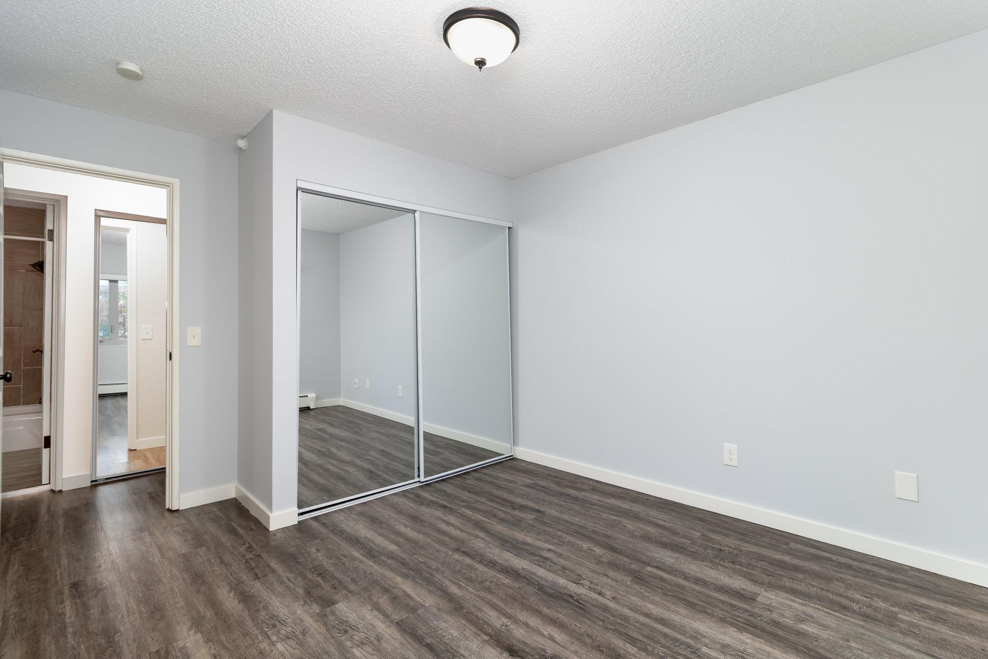 4351 Parklawn Avenue 7e Property Photo 9