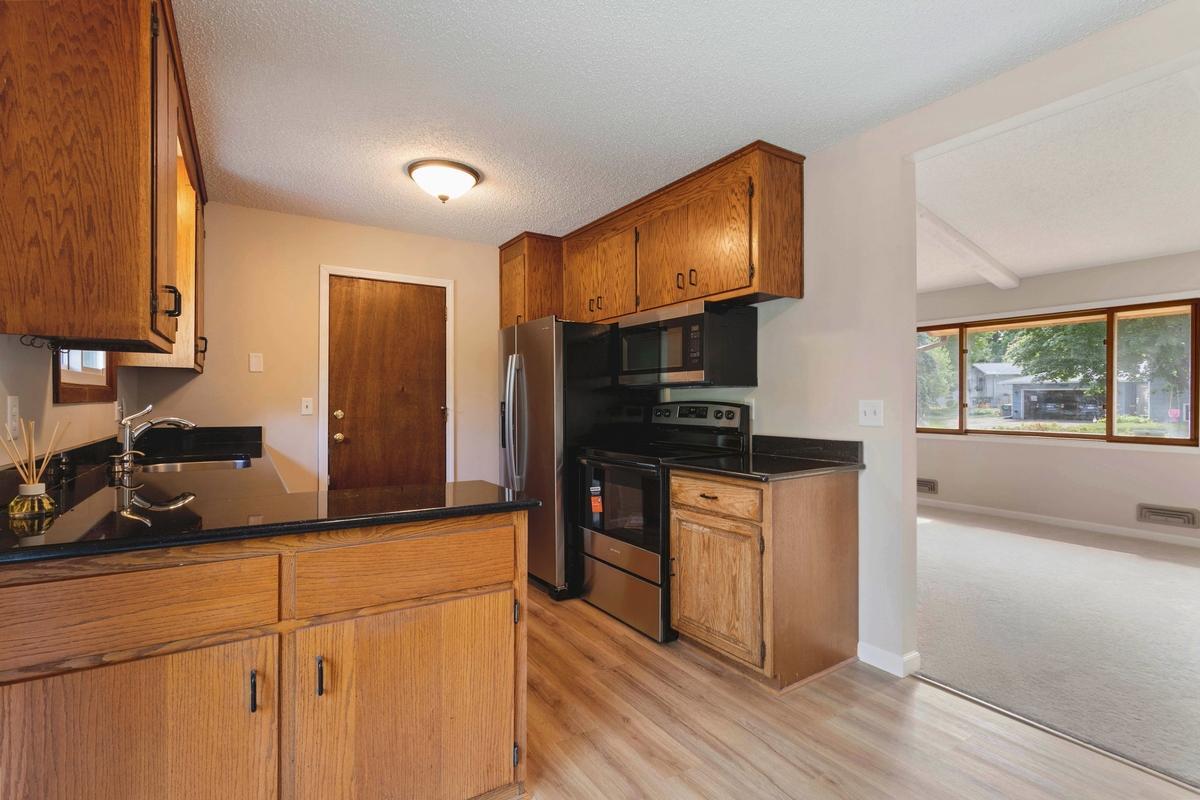 3819 Lodestone Lane Property Photo 4