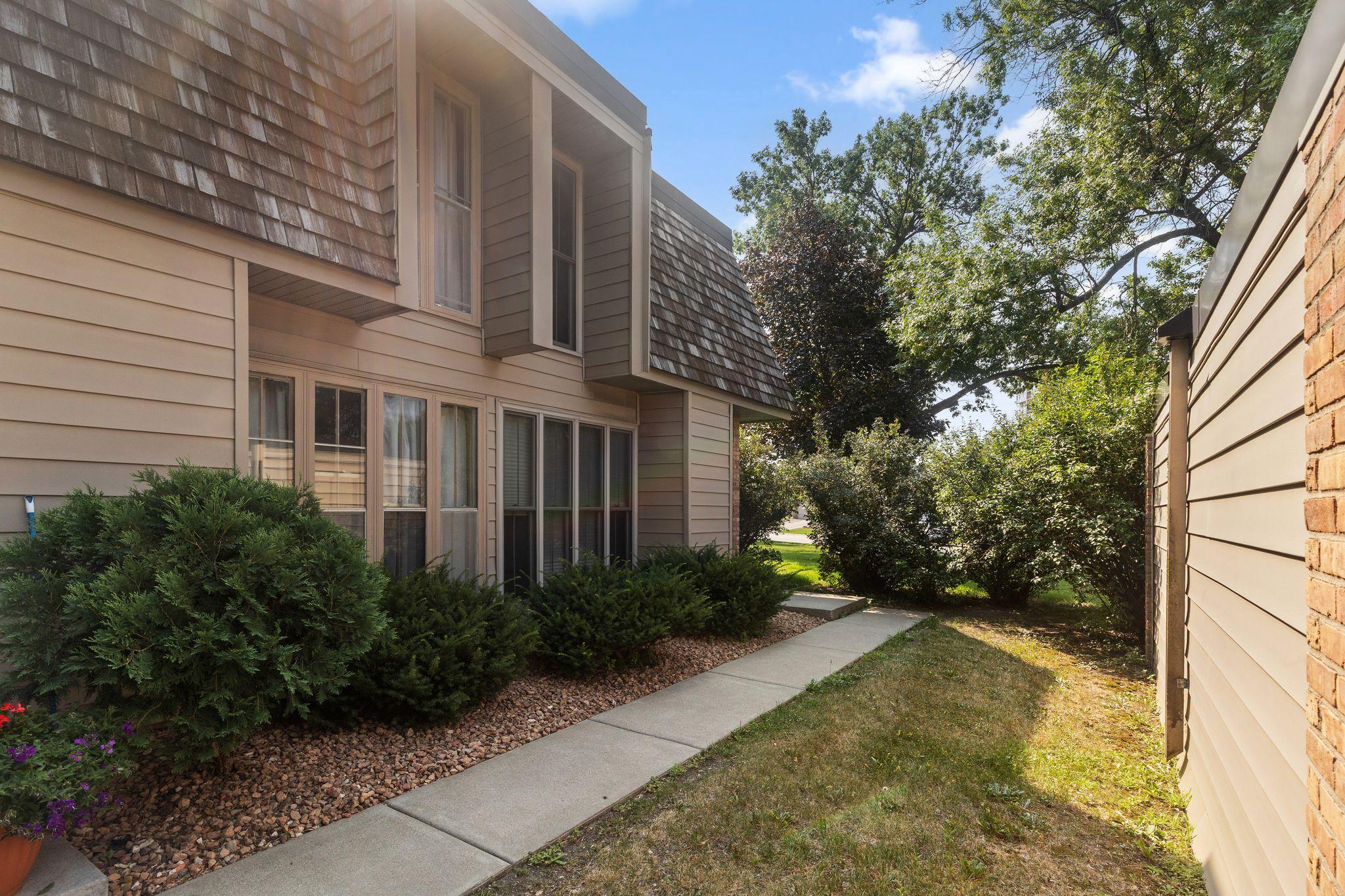 6301 Barrie Road Property Photo 4