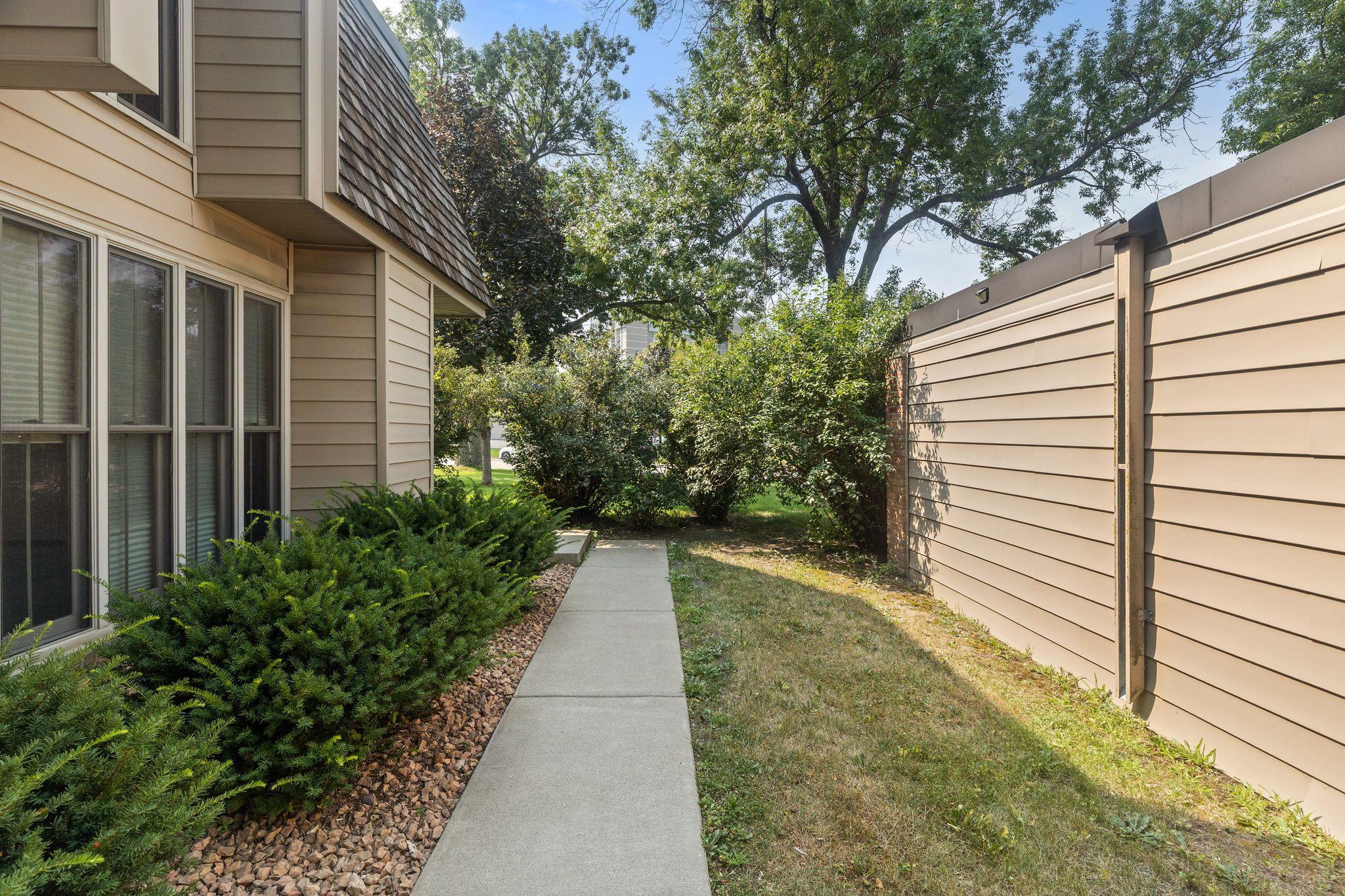 6301 Barrie Road Property Photo 11