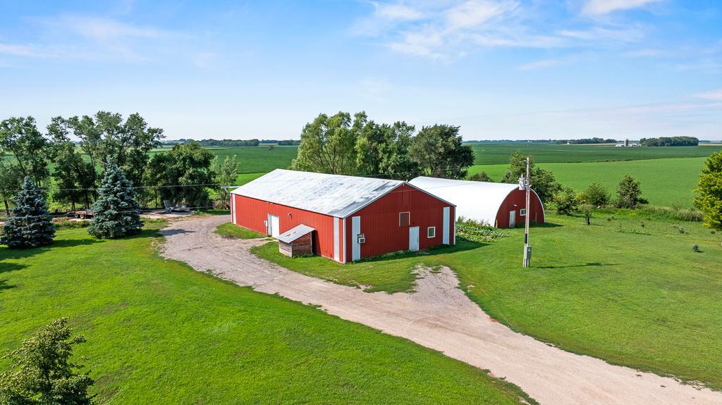 1683 390th Street Property Photo 3