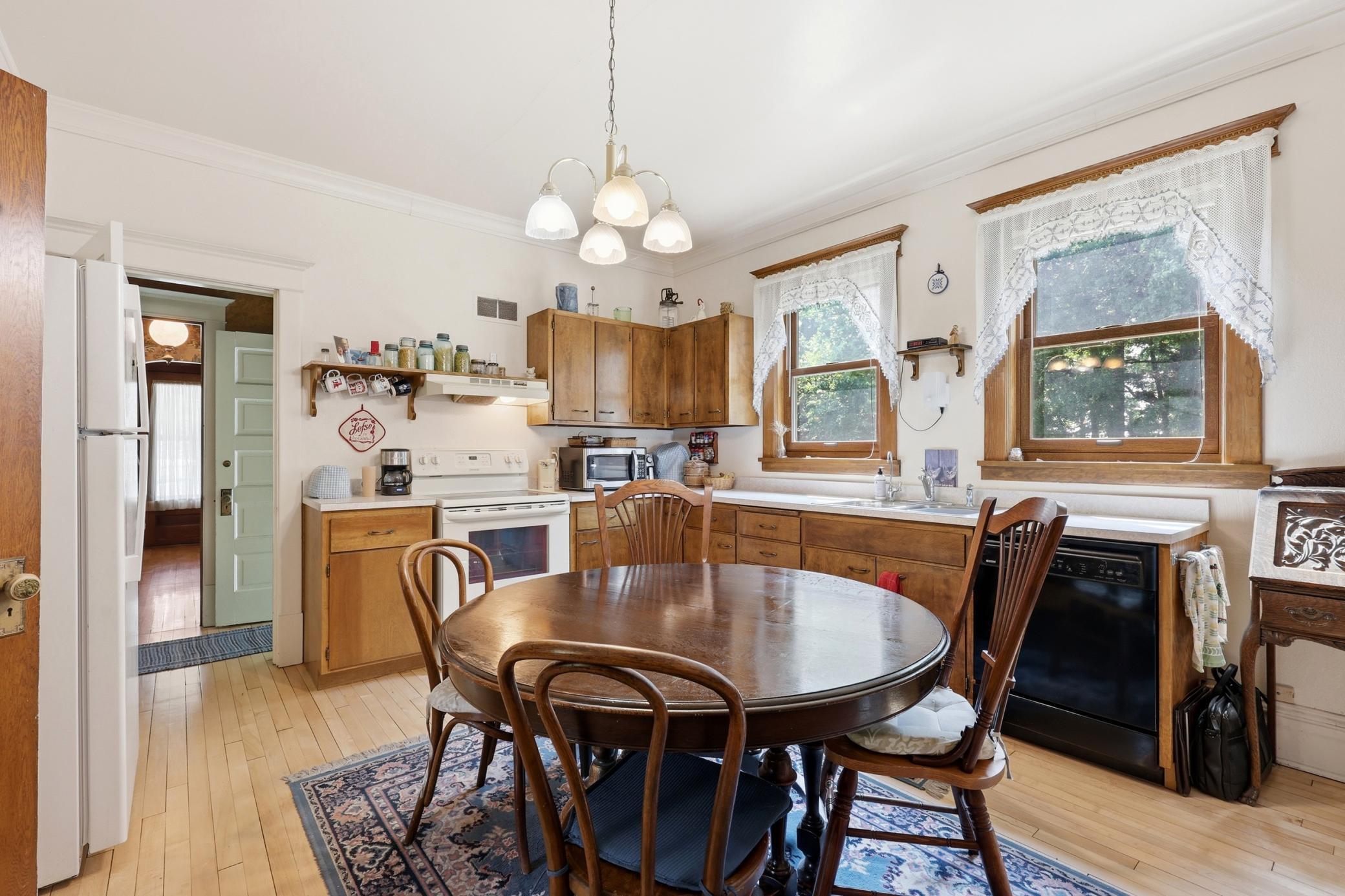 7768 10 Highway Property Photo 8