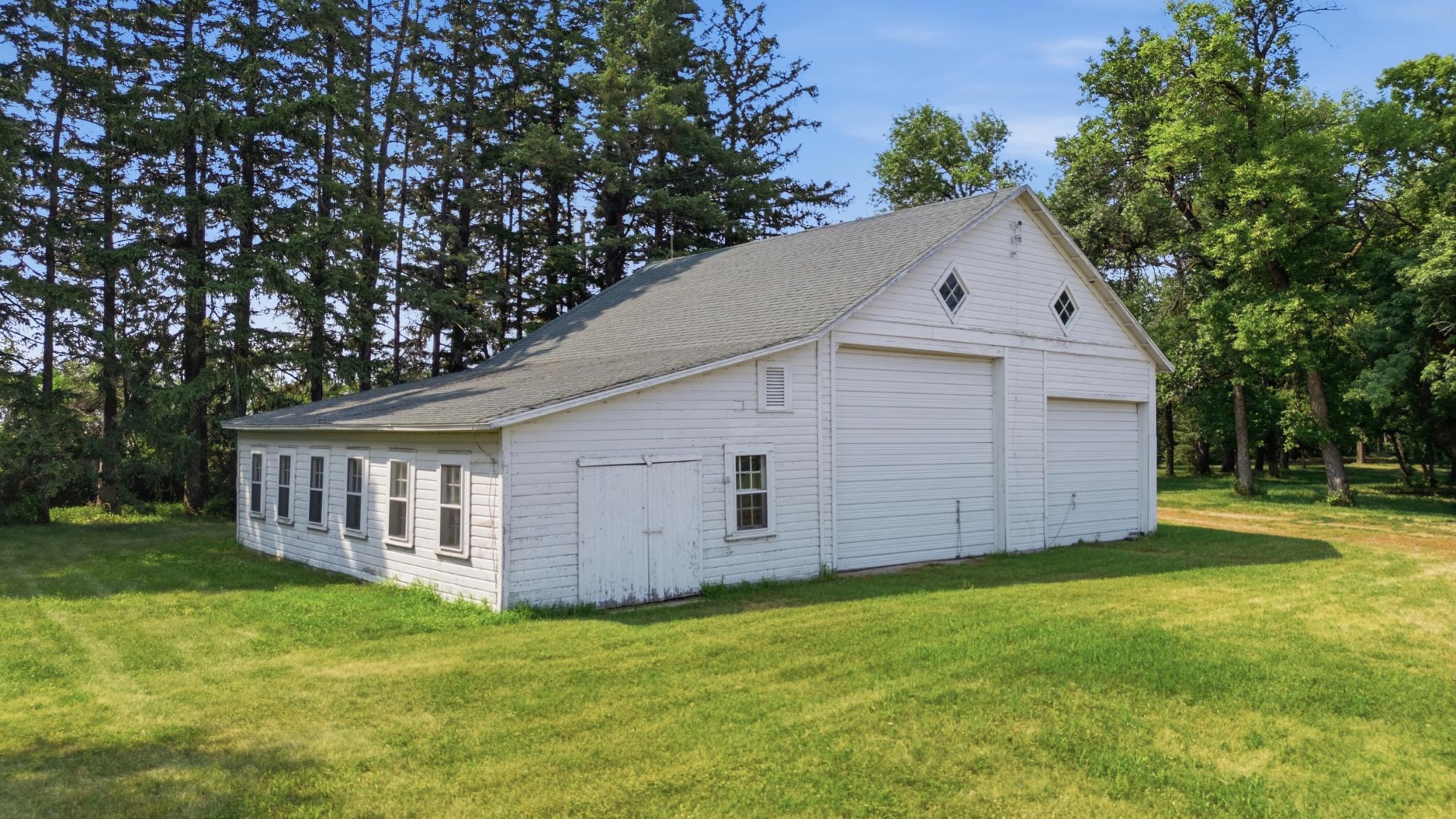 7768 10 Highway Property Photo 27
