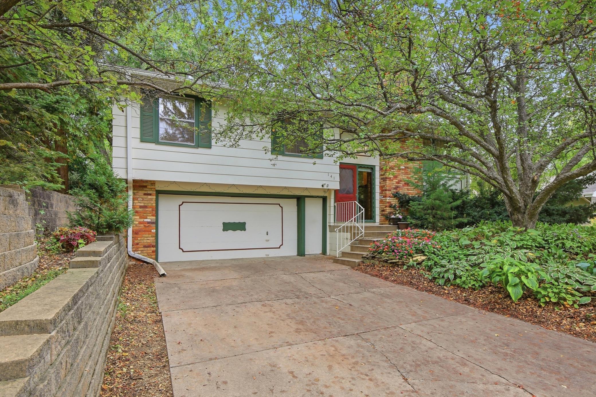 141 Oakwood Drive Property Photo 1