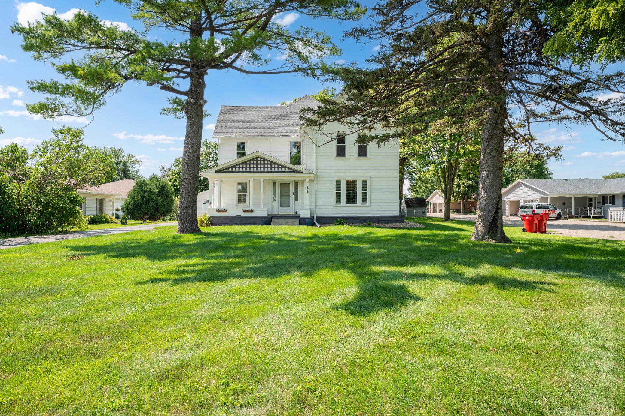 201 8th Avenue Nw Property Photo 1