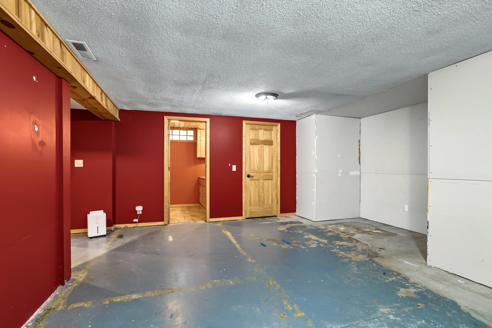 521 E 3rd Street Property Photo 24