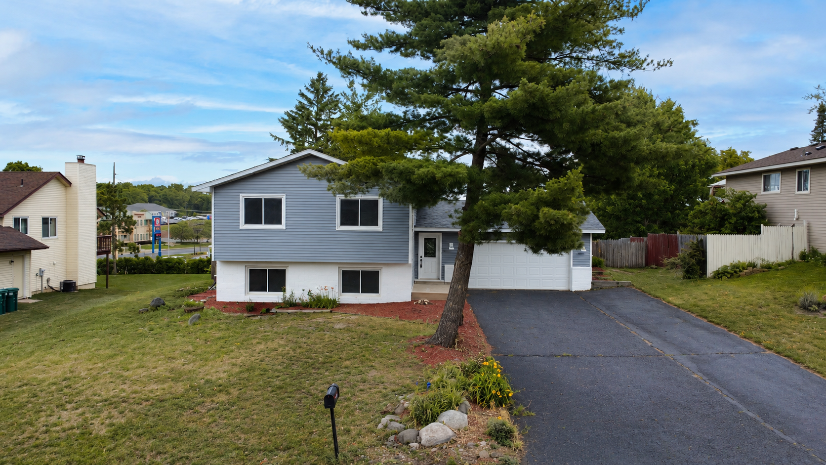 1599 Lancaster Lane Property Photo 2
