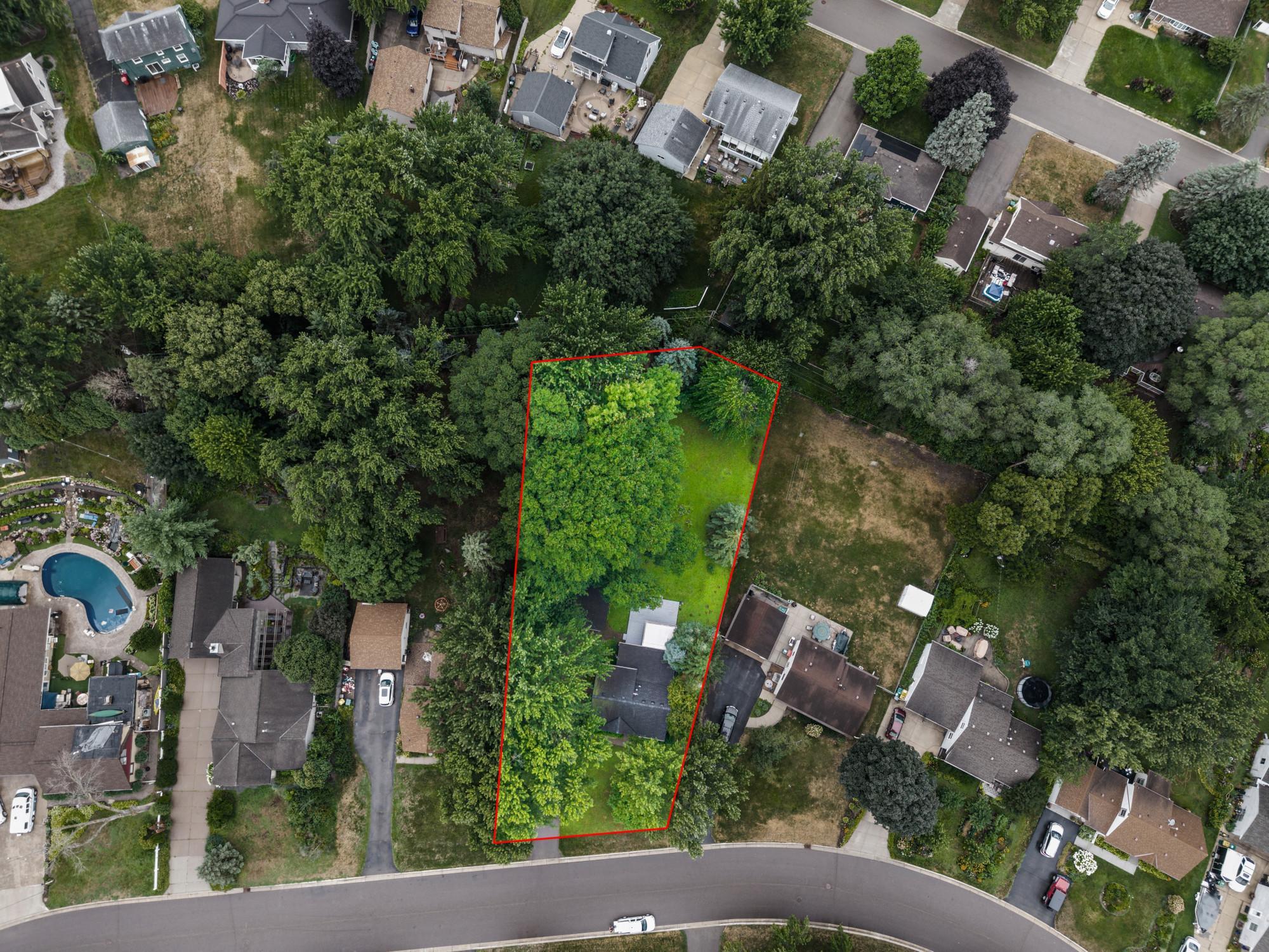 8236 Queen Avenue S Property Photo 4