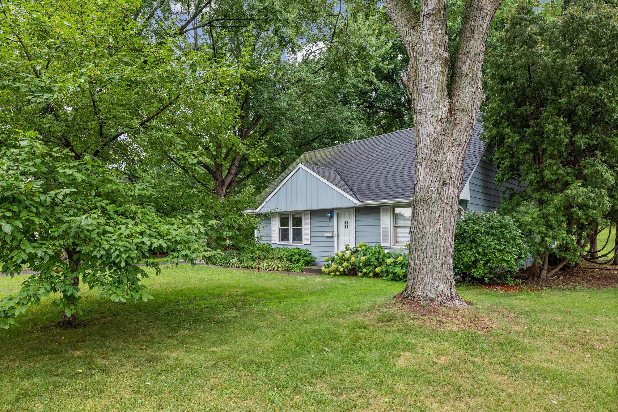8236 Queen Avenue S Property Photo 5