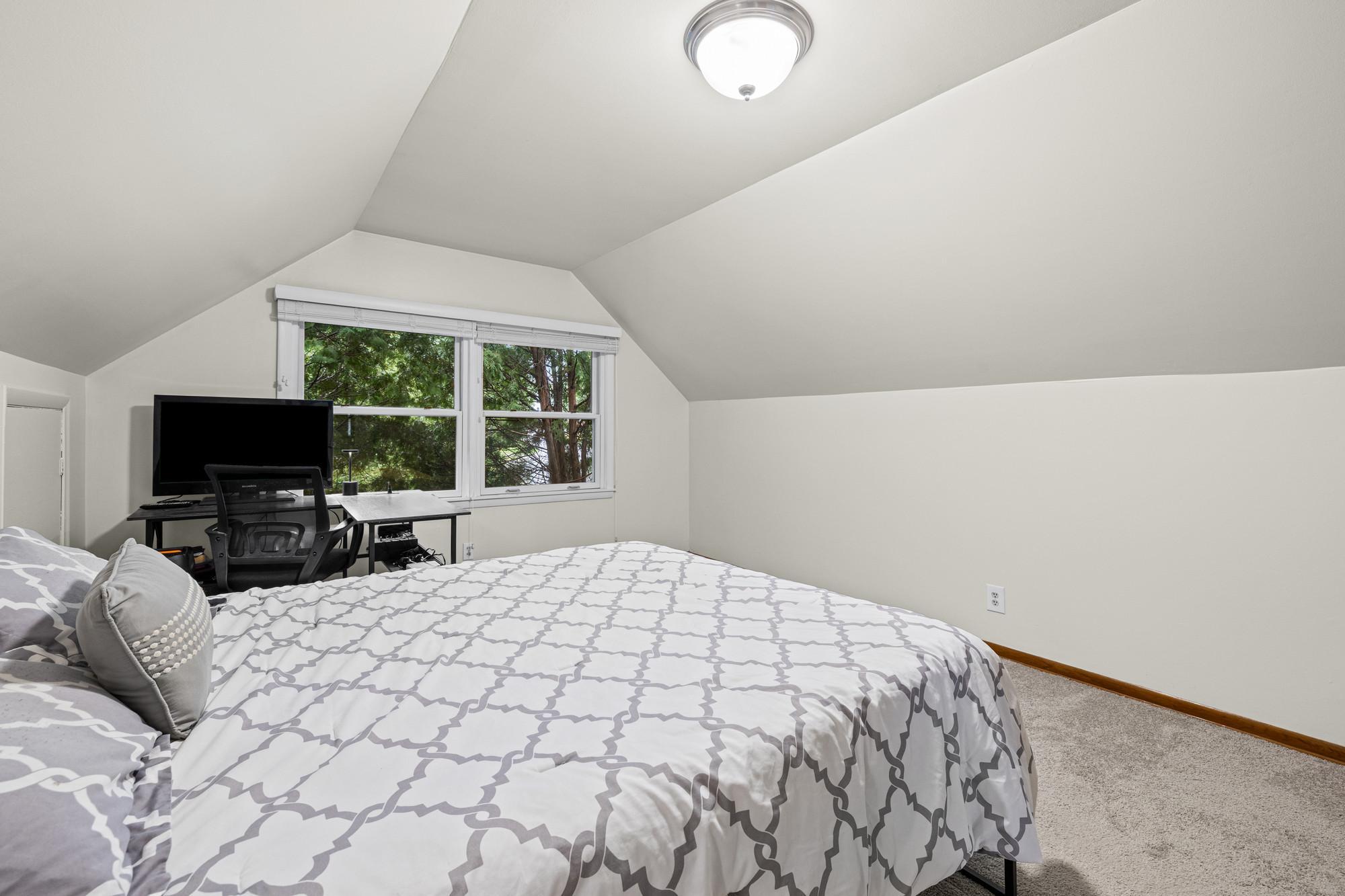 8236 Queen Avenue S Property Photo 23