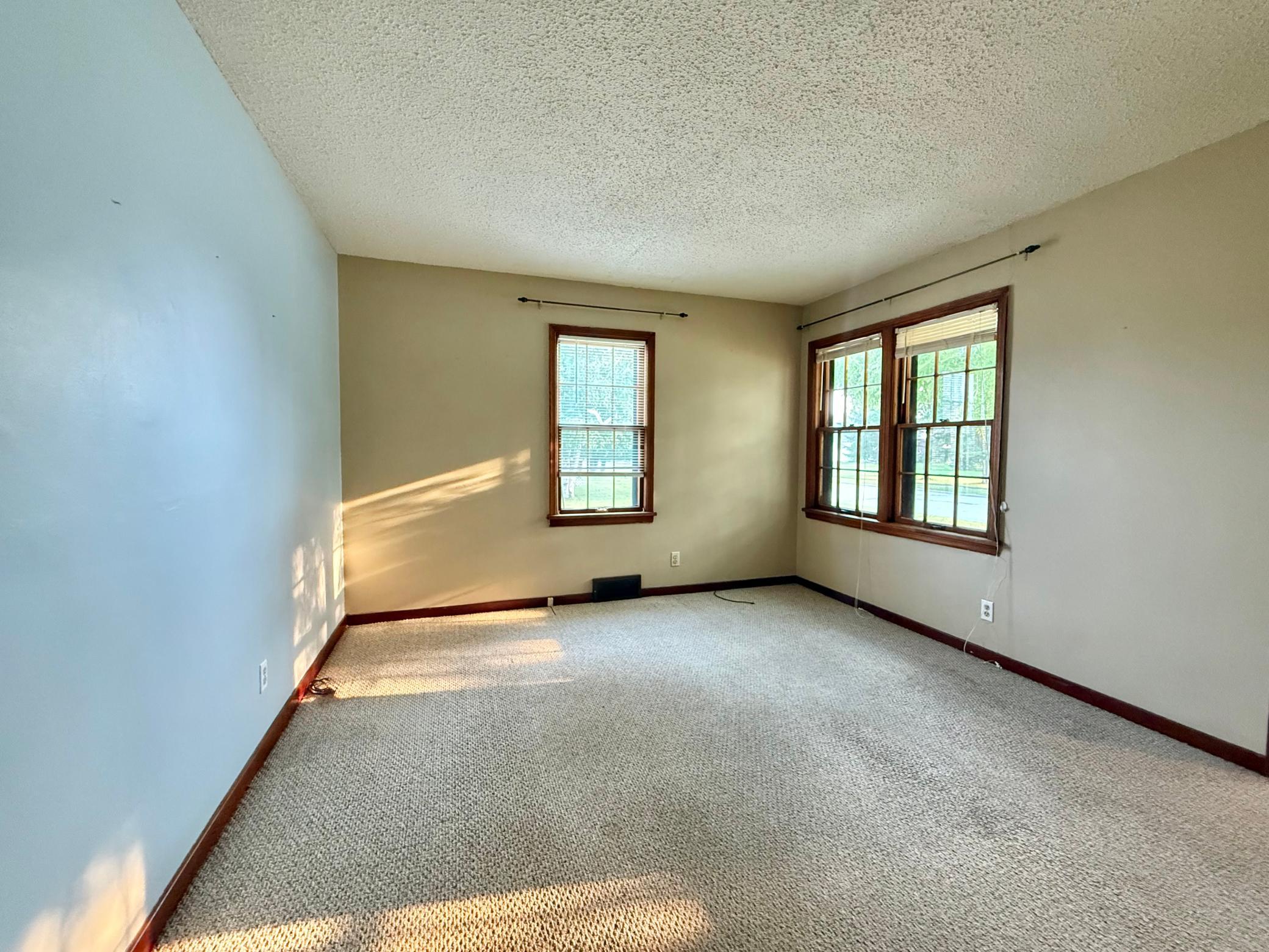 618 Dewey Avenue N Property Photo 7