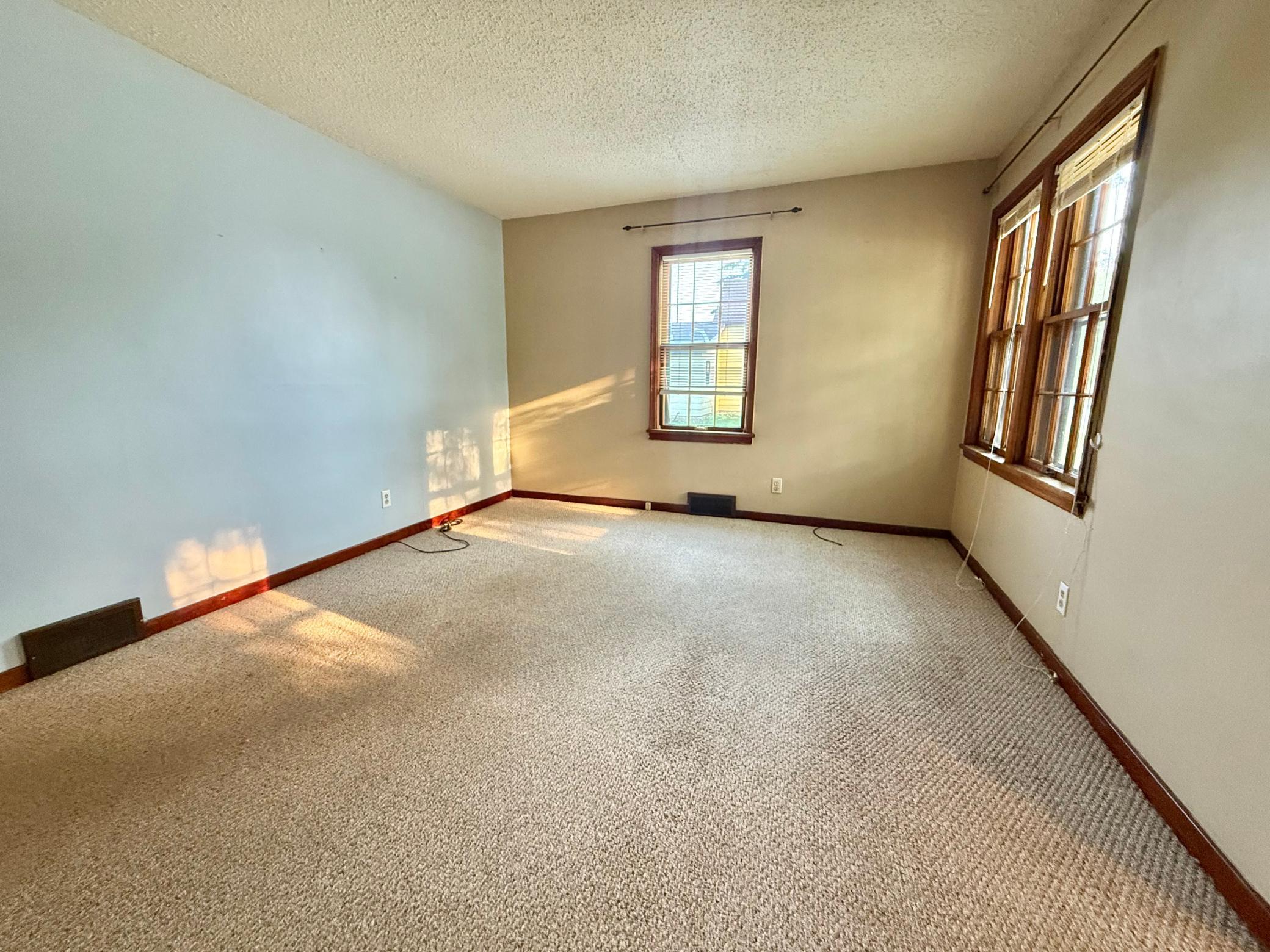 618 Dewey Avenue N Property Photo 8