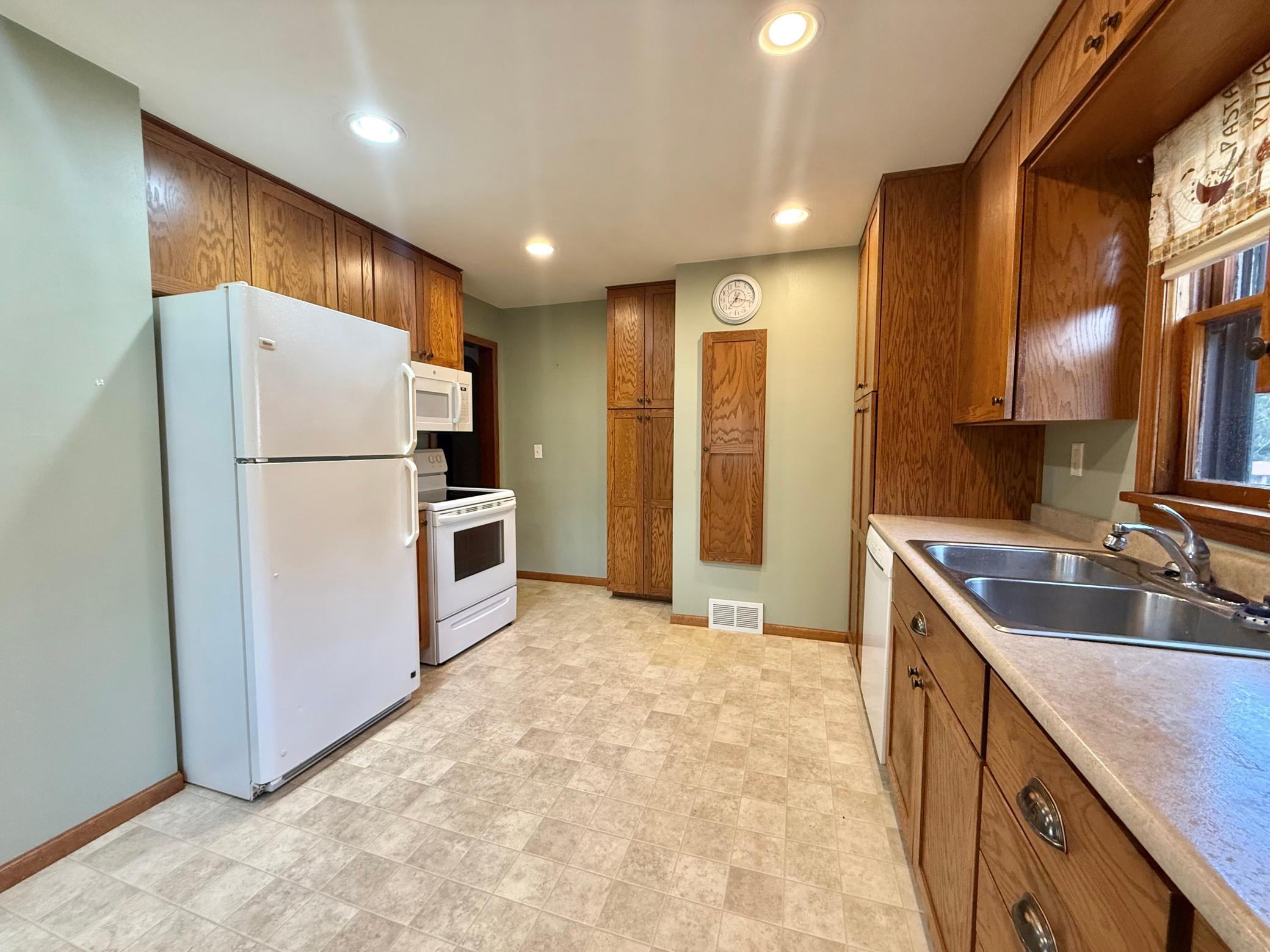 618 Dewey Avenue N Property Photo 12