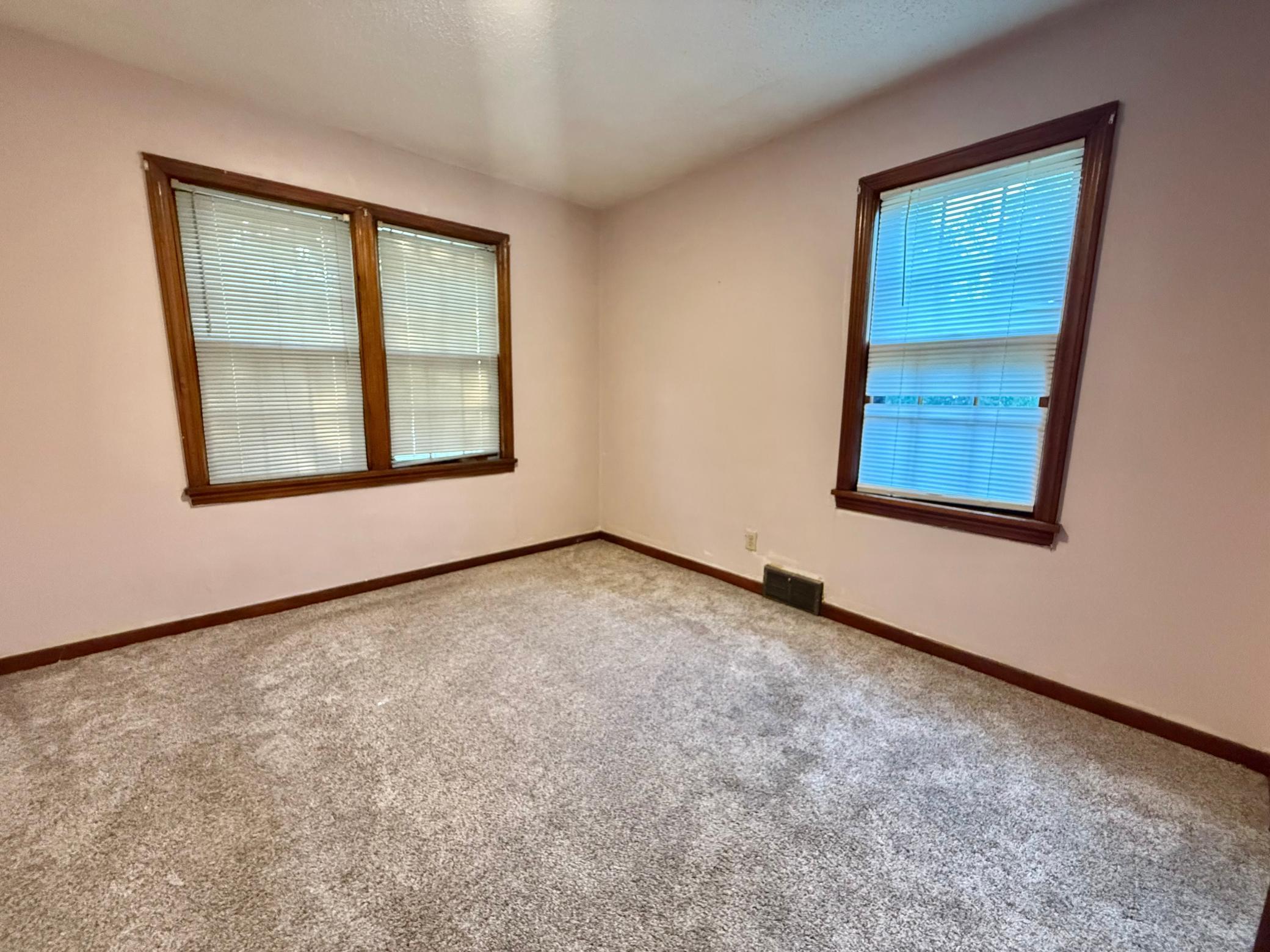 618 Dewey Avenue N Property Photo 19