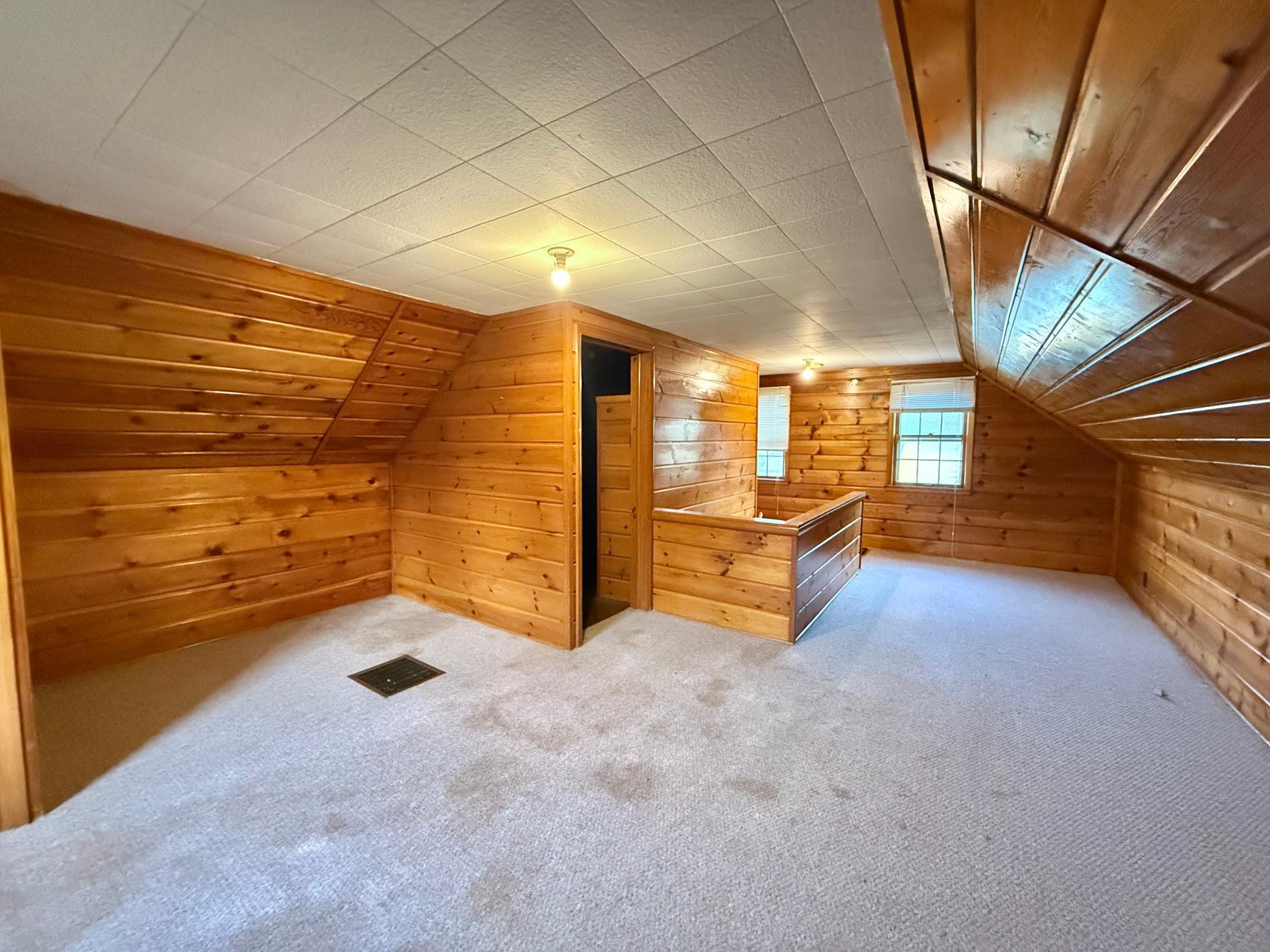 618 Dewey Avenue N Property Photo 26