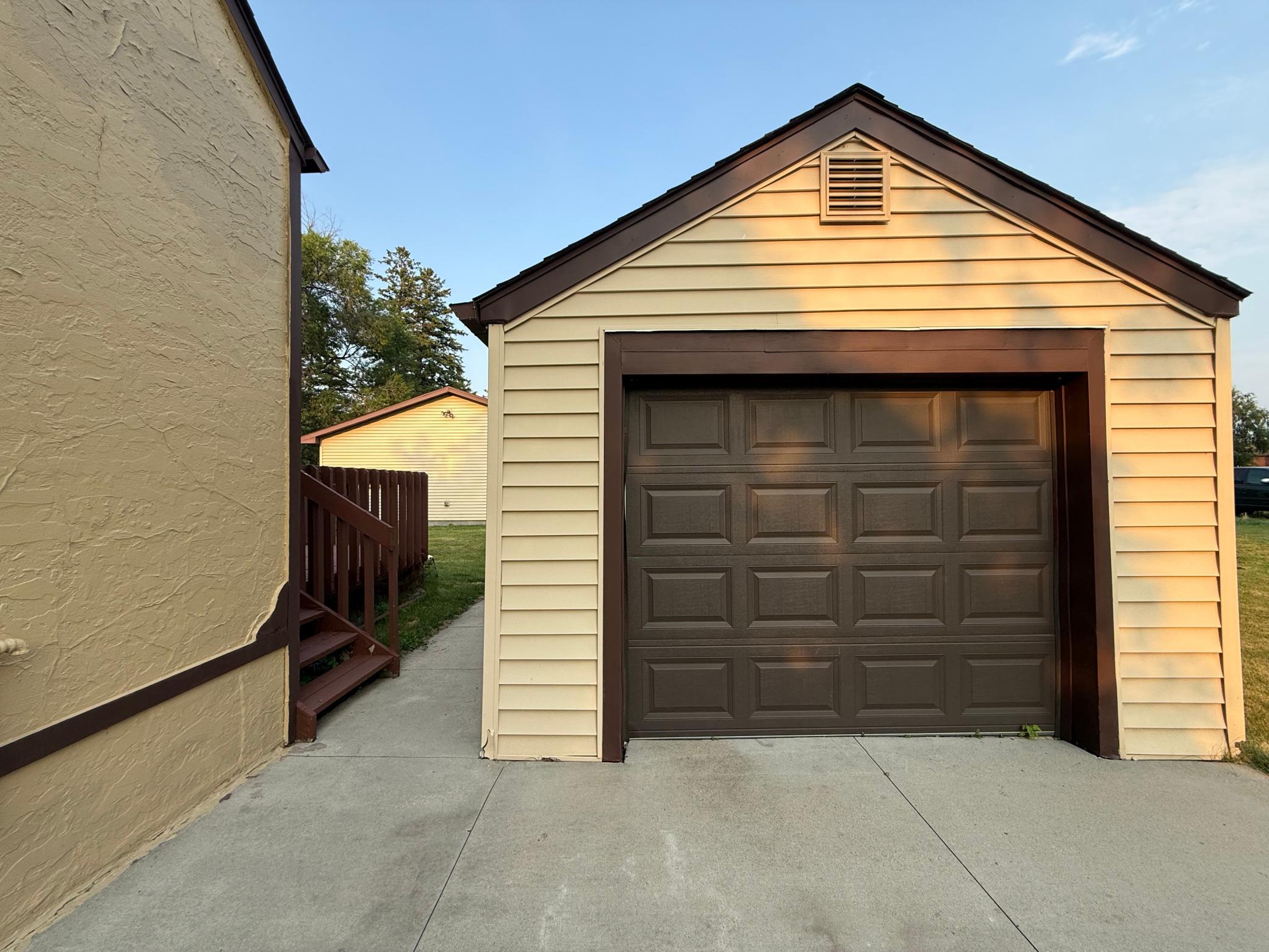 618 Dewey Avenue N Property Photo 34