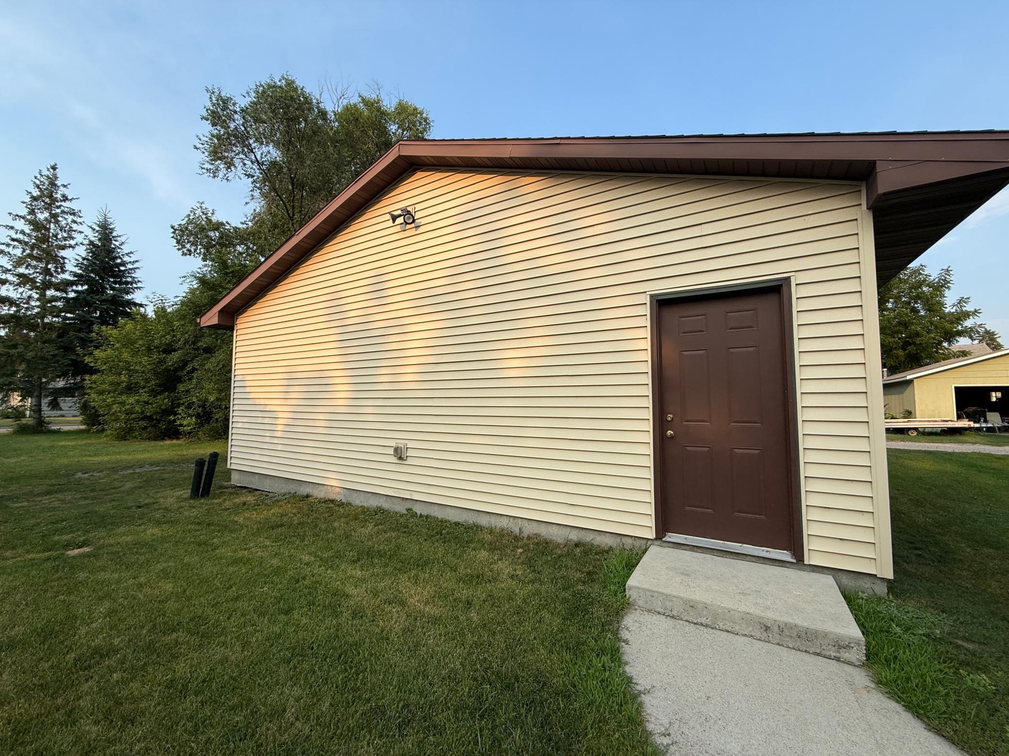 618 Dewey Avenue N Property Photo 36