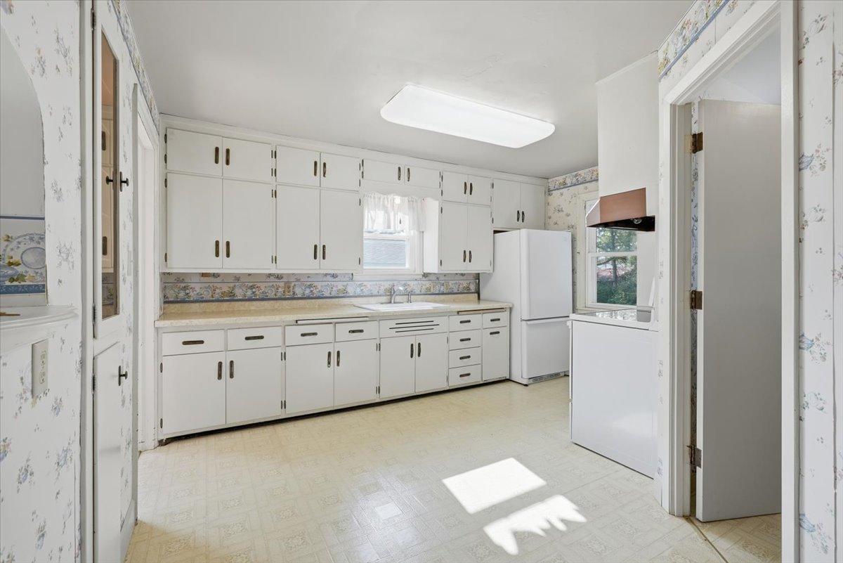 1360 Maple Street Property Photo 5
