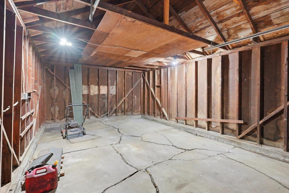 1360 Maple Street Property Photo 17