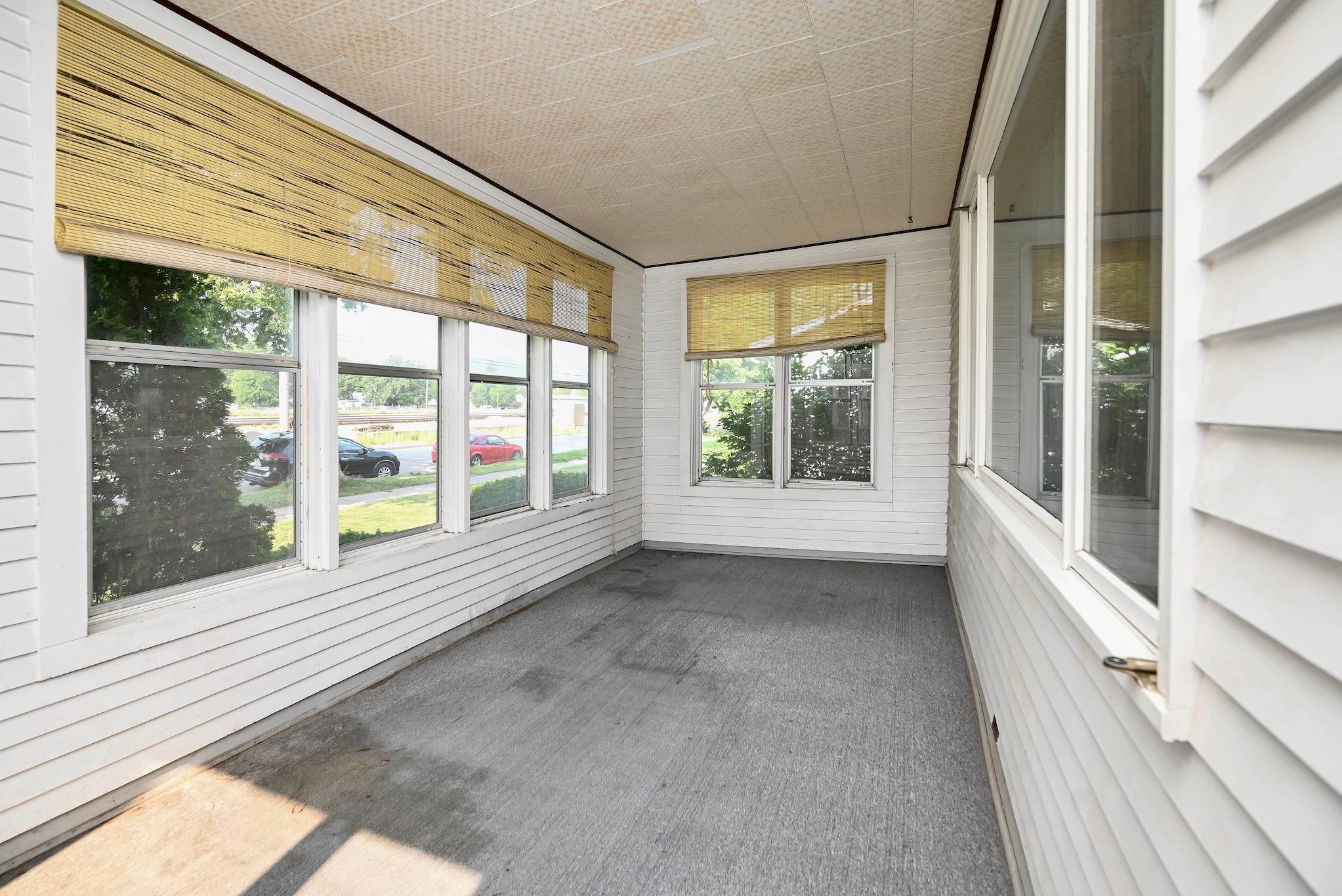 156 E Mark Street Property Photo 2