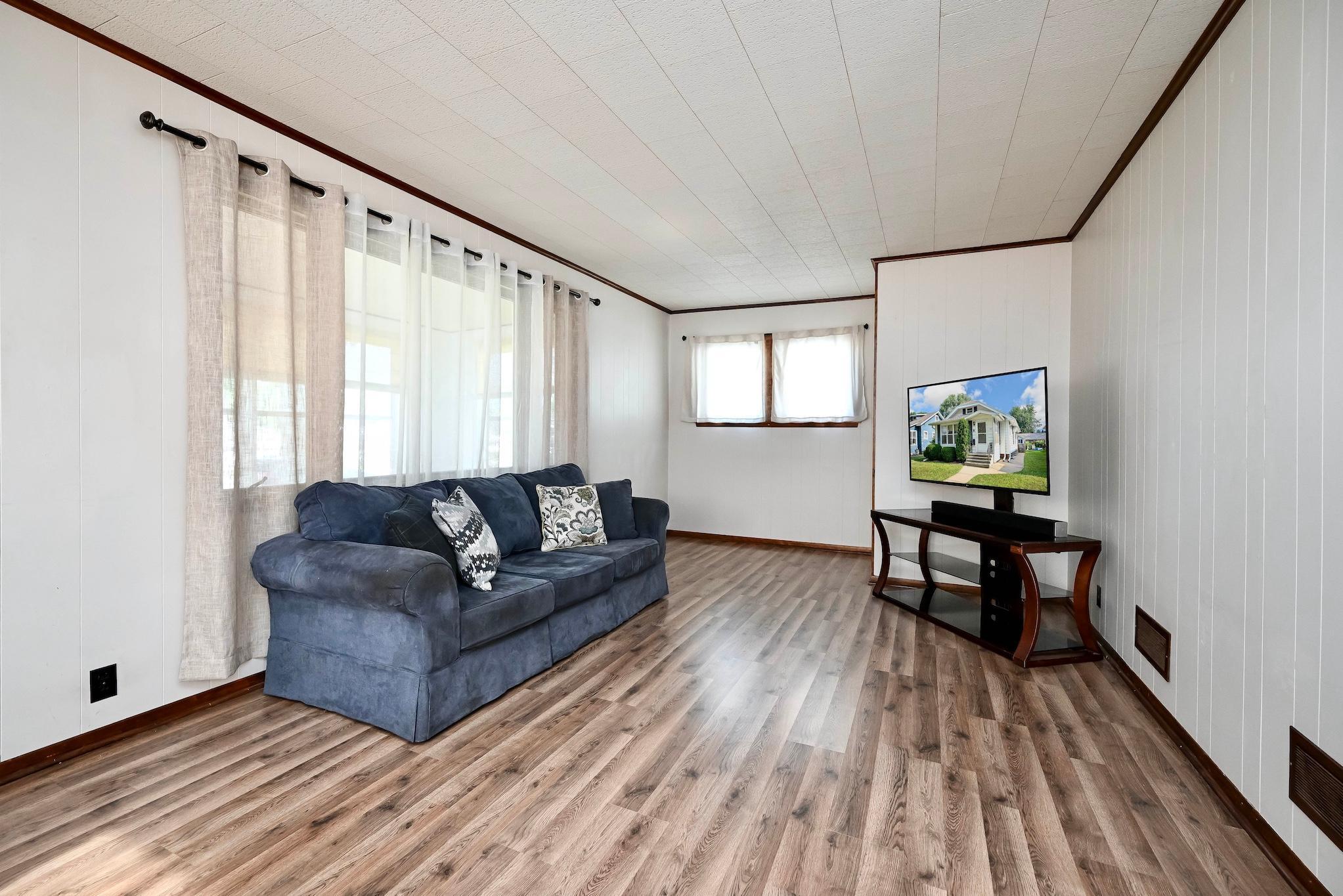 156 E Mark Street Property Photo 3