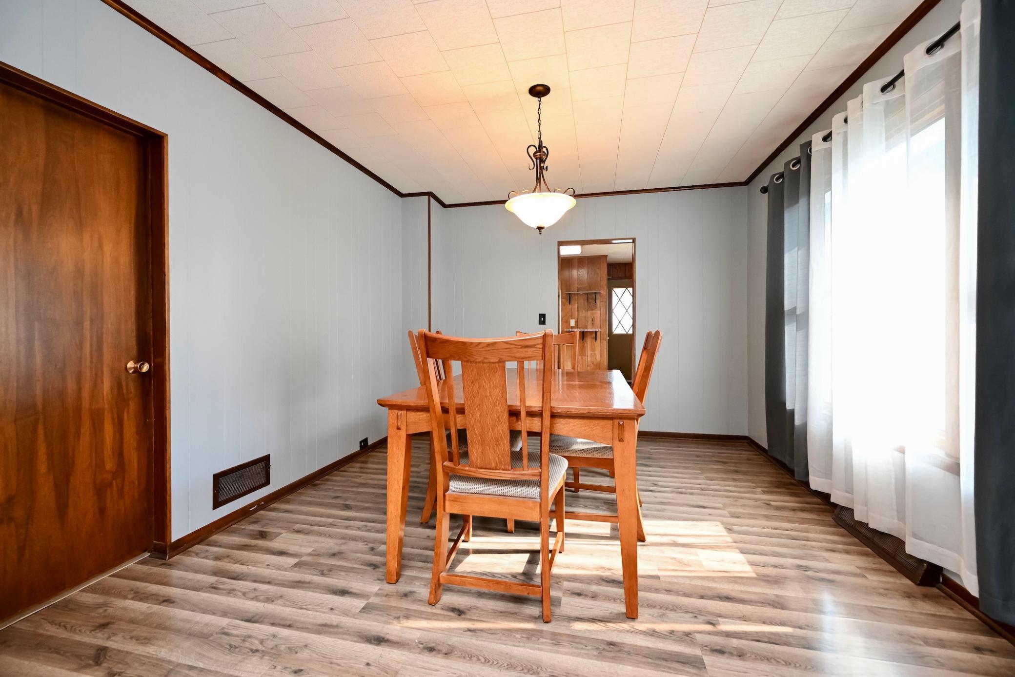 156 E Mark Street Property Photo 5