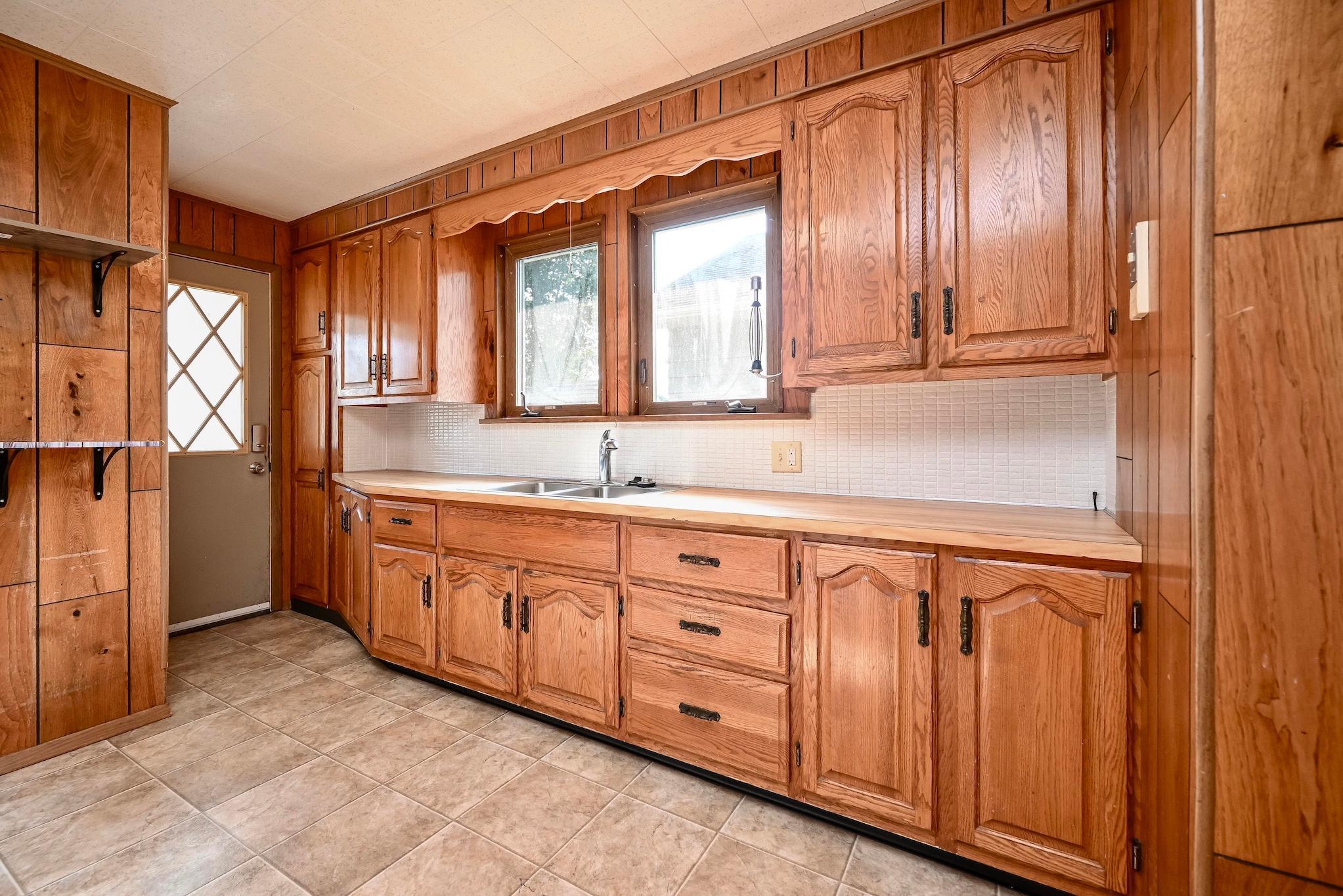156 E Mark Street Property Photo 6