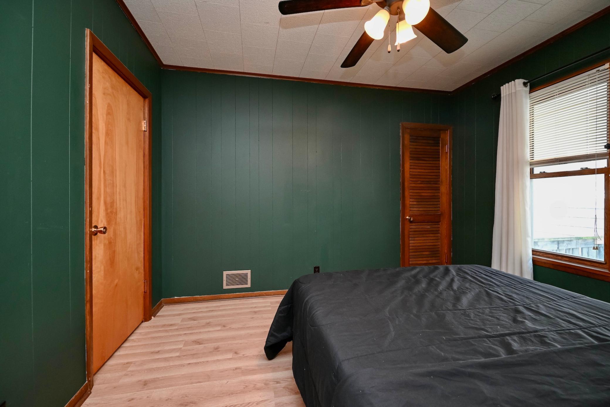 156 E Mark Street Property Photo 9