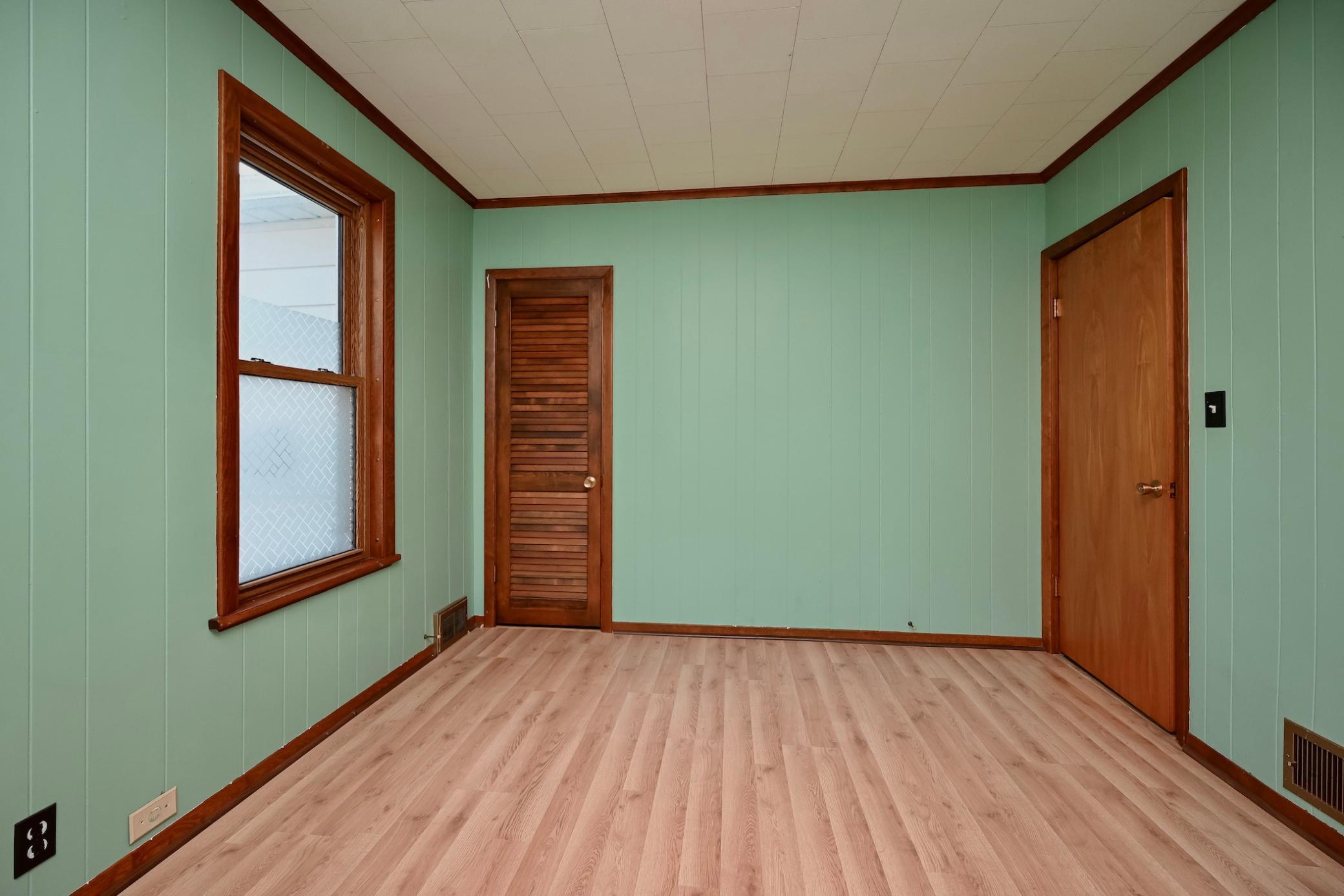 156 E Mark Street Property Photo 11