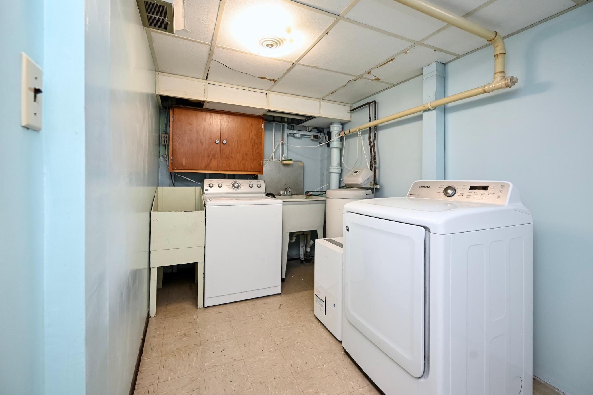 156 E Mark Street Property Photo 14