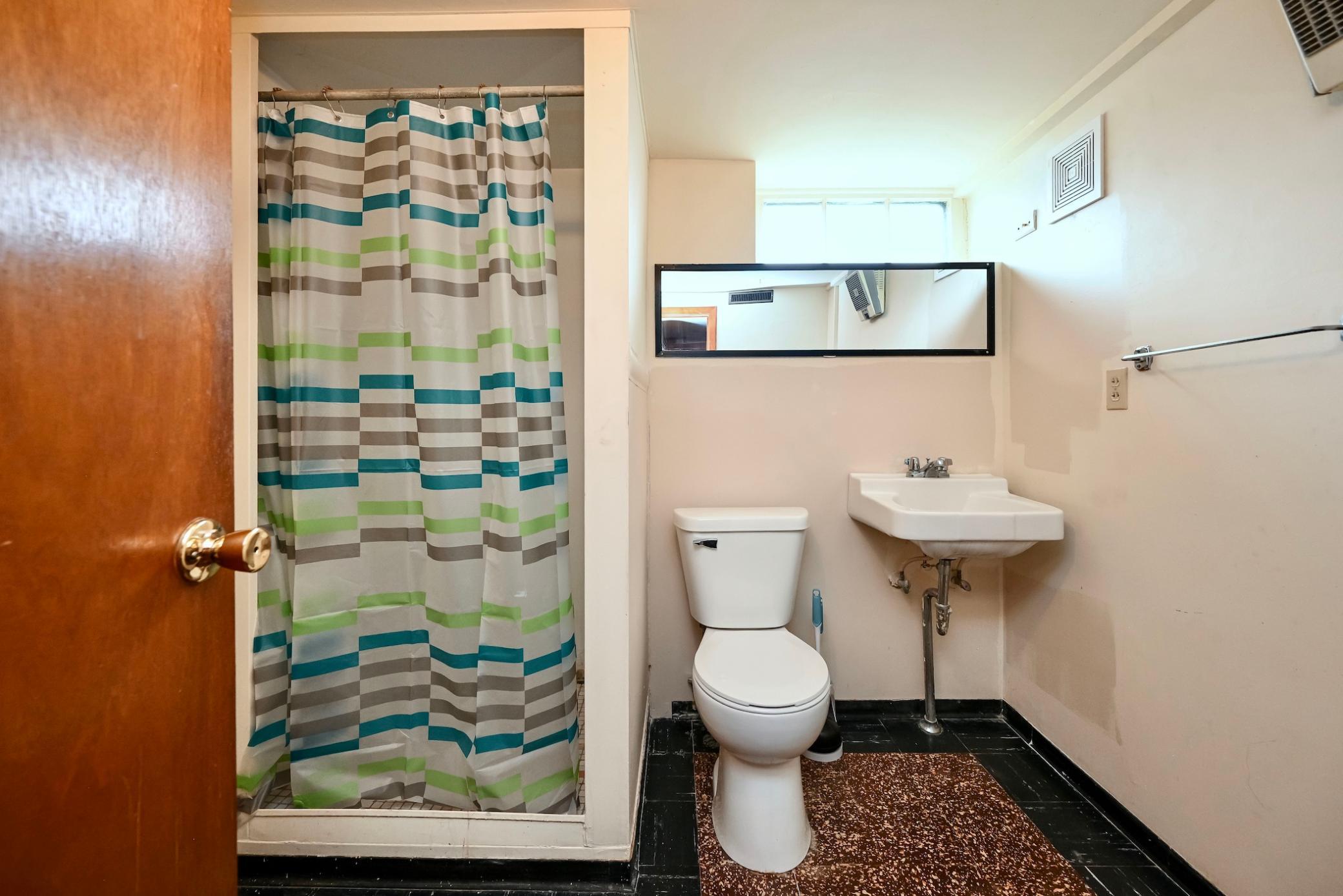 156 E Mark Street Property Photo 15