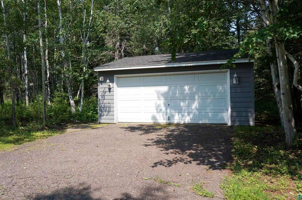 5845 N Shore Drive Property Photo 3