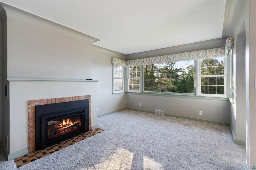 5845 N Shore Drive Property Photo 9