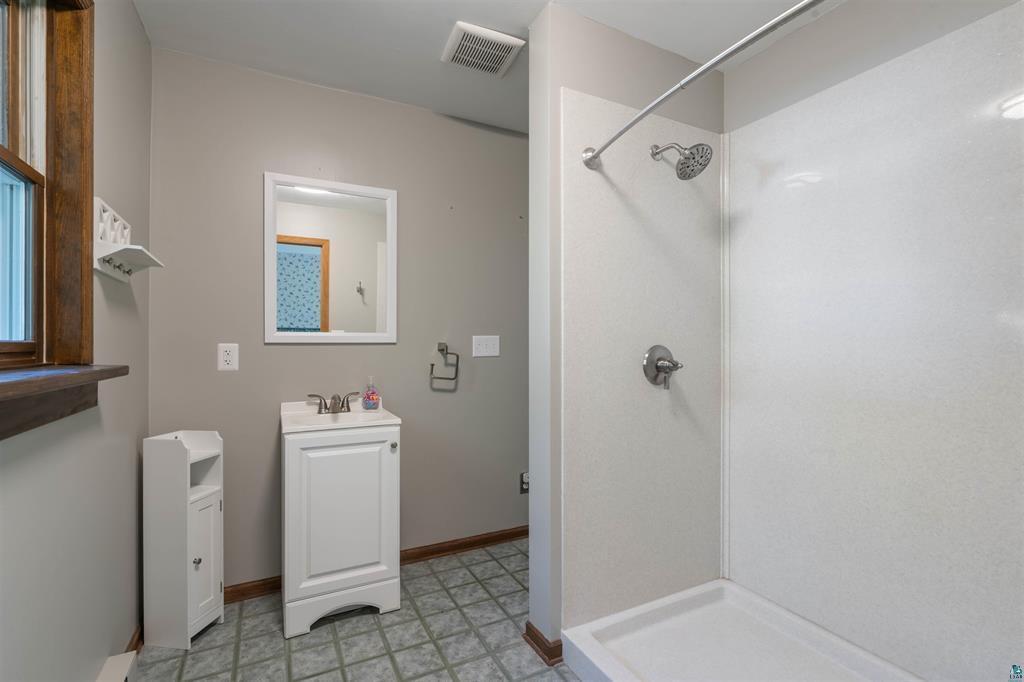 5845 N Shore Drive Property Photo 16