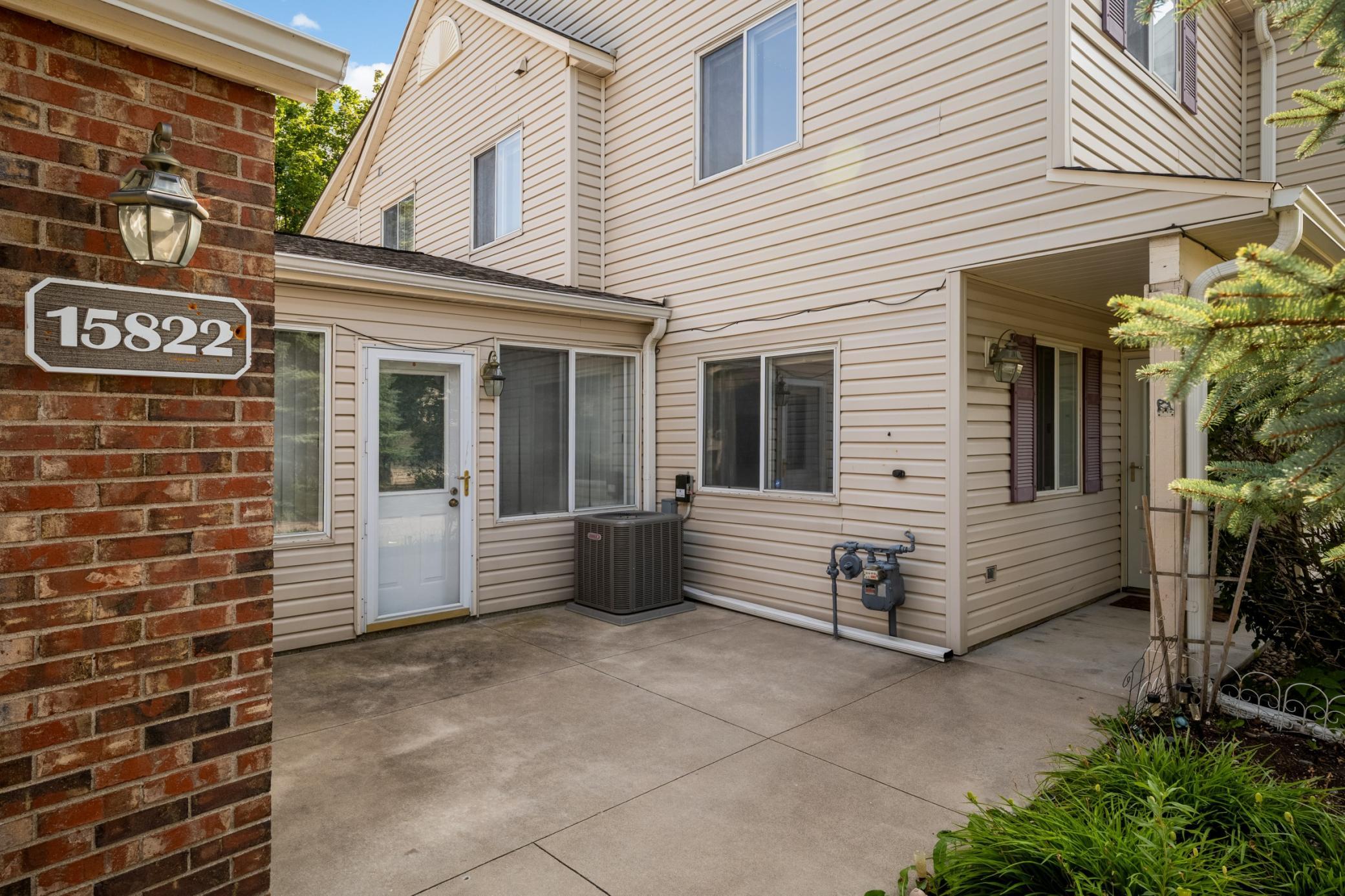 15822 Griffon Path Property Photo 4