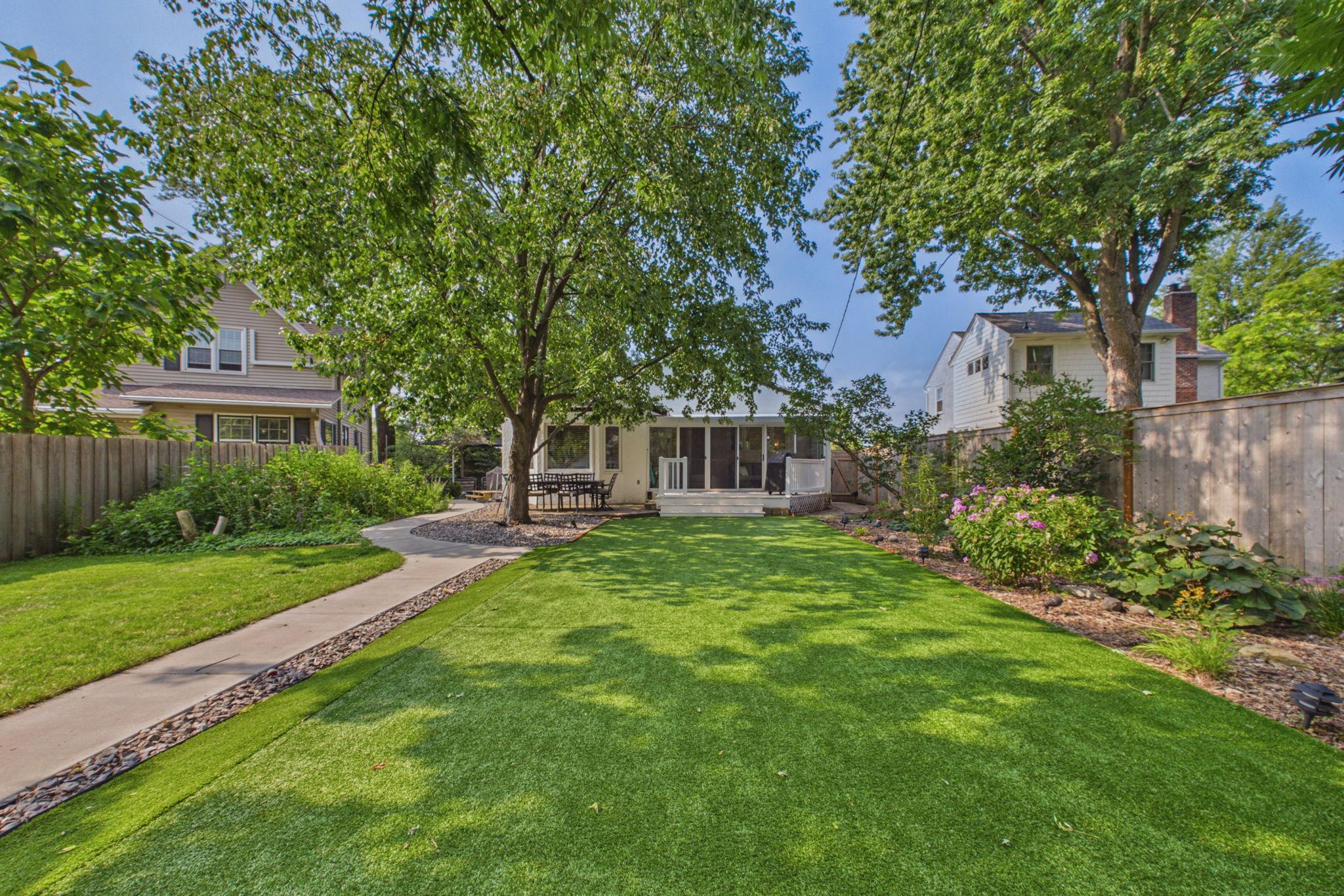 1234 Como Boulevard E Property Photo 18