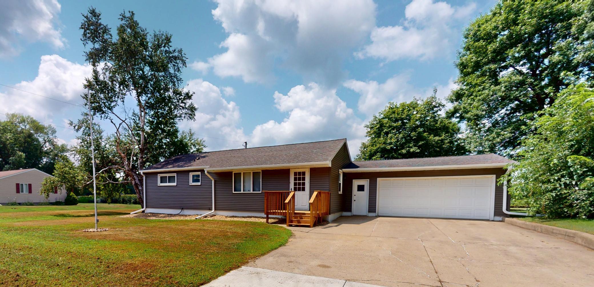 100 8th Street N Property Photo 1