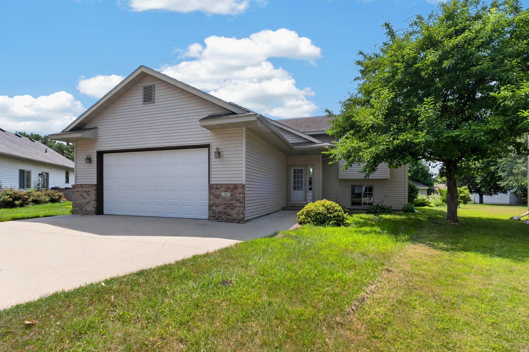 206 Hunters Court Property Photo 1