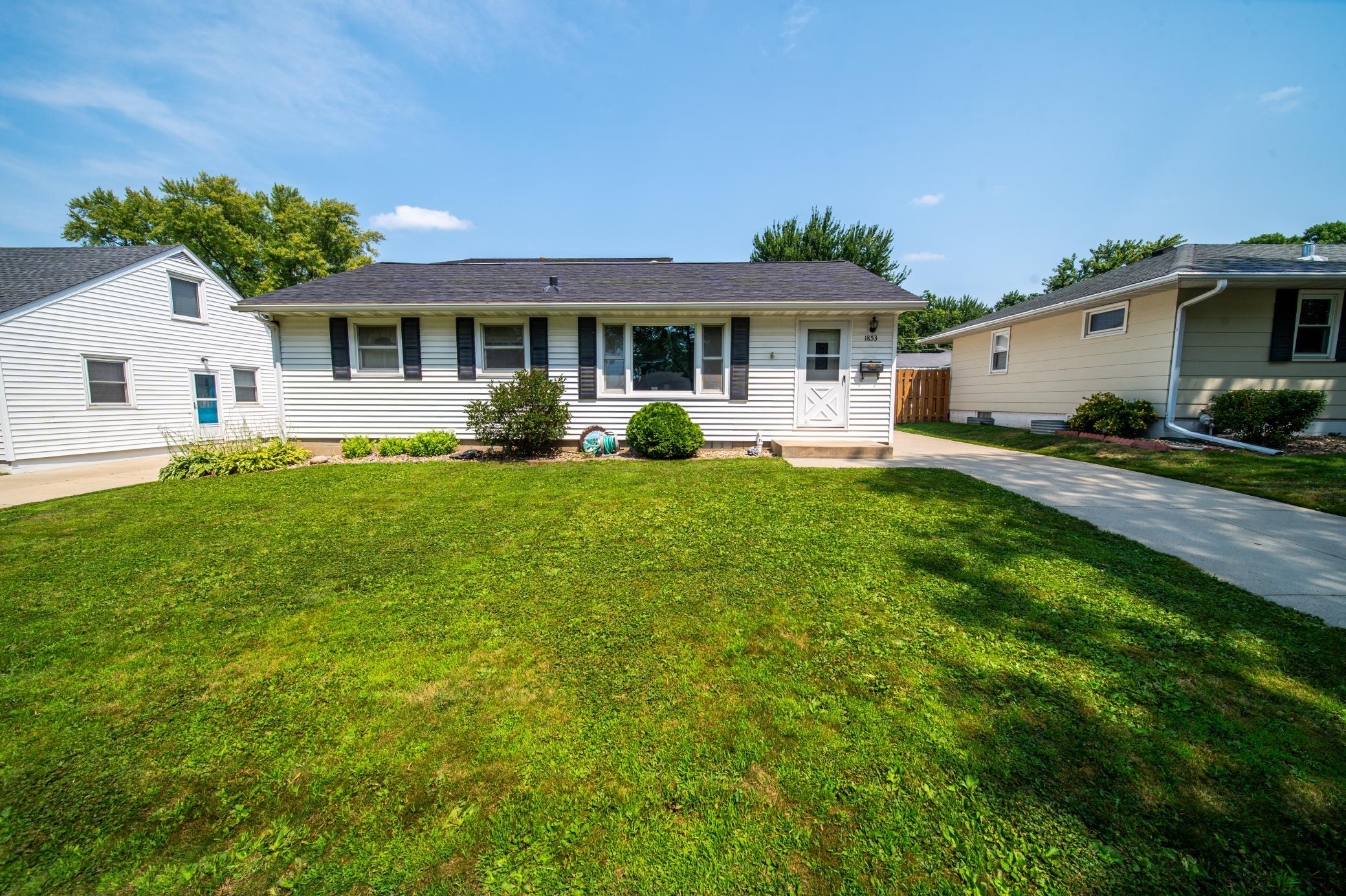 1853 16 1/2 St NW Property Photo 1