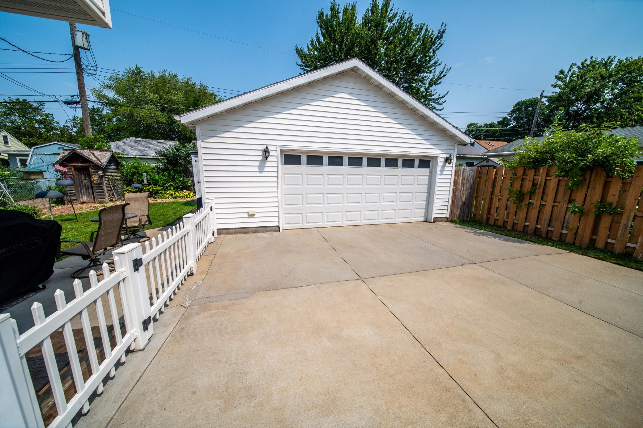 1853 16 1/2 St Nw Property Photo 3