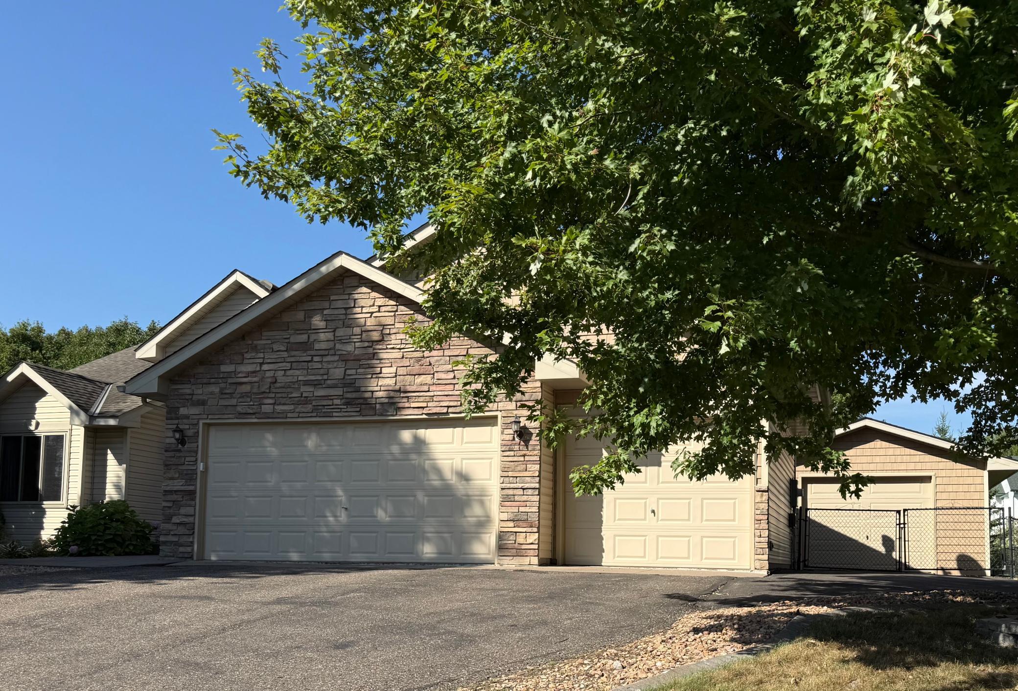 13525 Oakwood Drive Property Photo 1