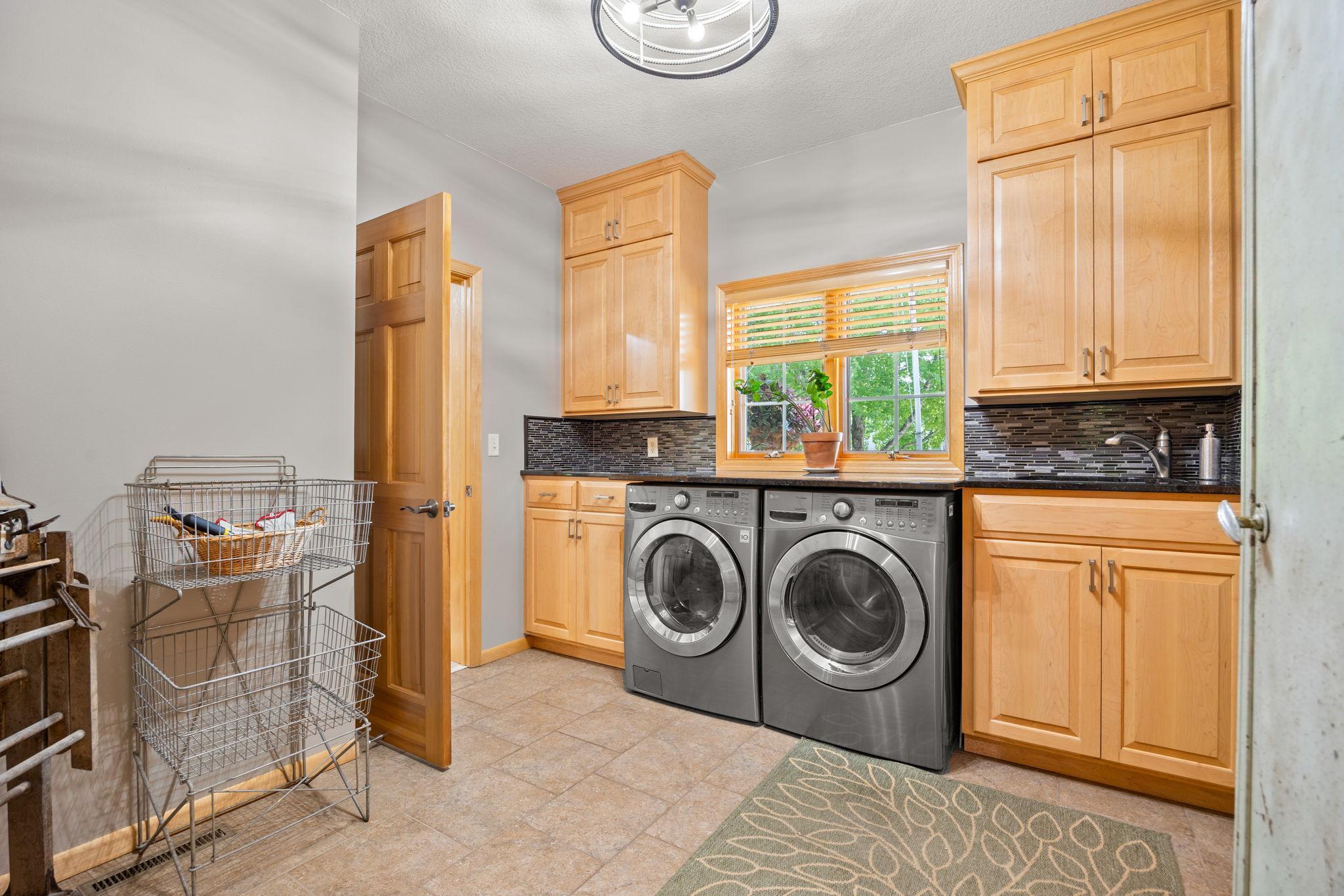 1869 White Oak Drive Property Photo 12