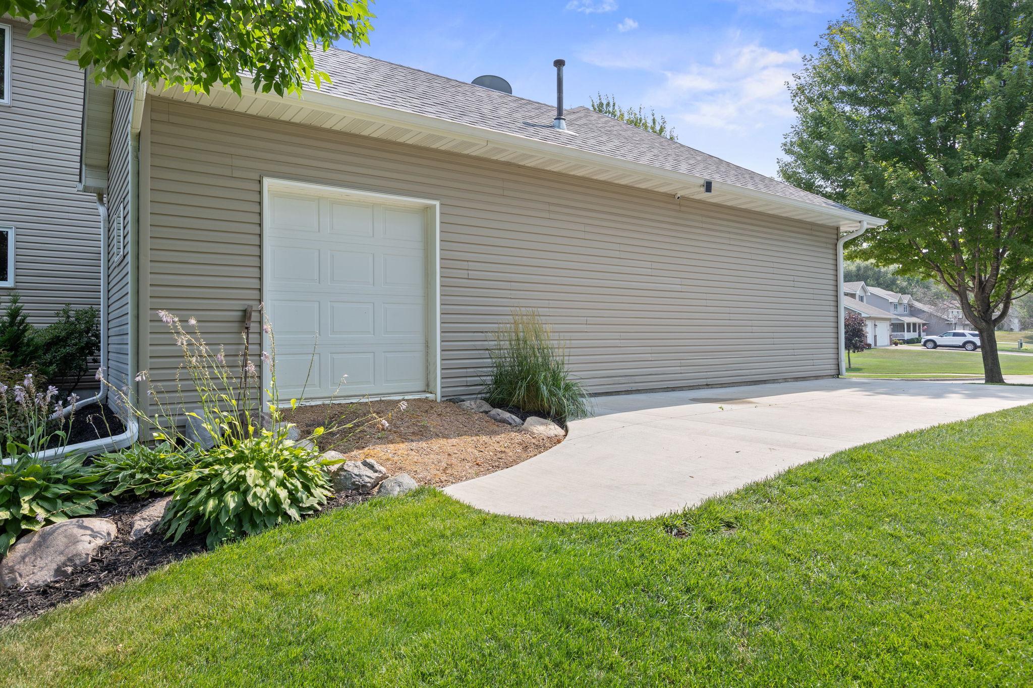 1869 White Oak Drive Property Photo 32