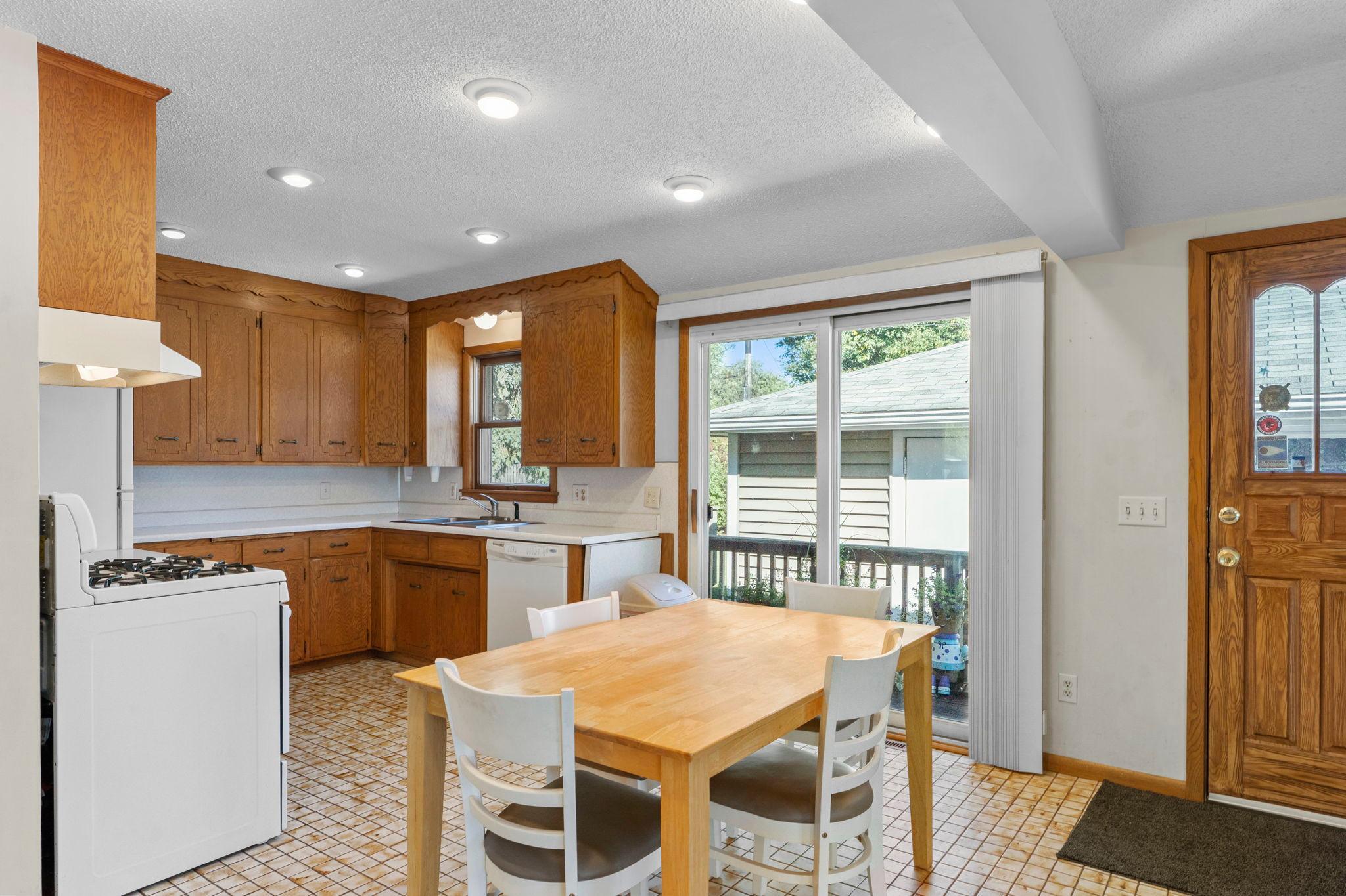 1041 Keefe Street Property Photo 3